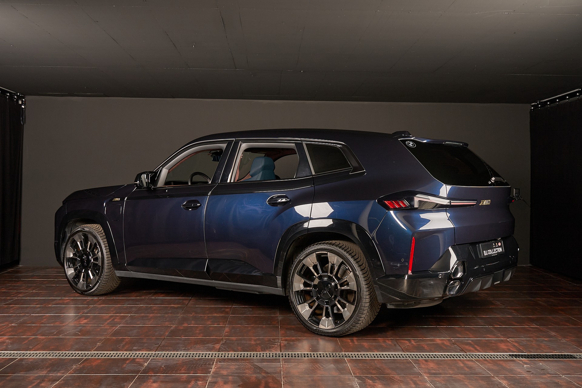 BMW XM xDrive PHEV Steptronic-image-12