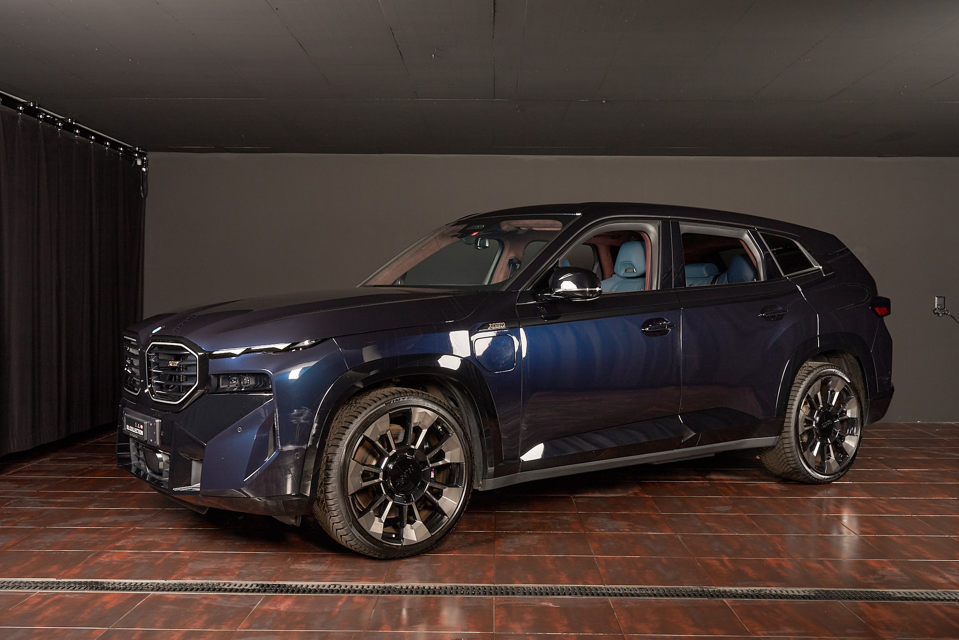 BMW XM xDrive PHEV Steptronic-image-0