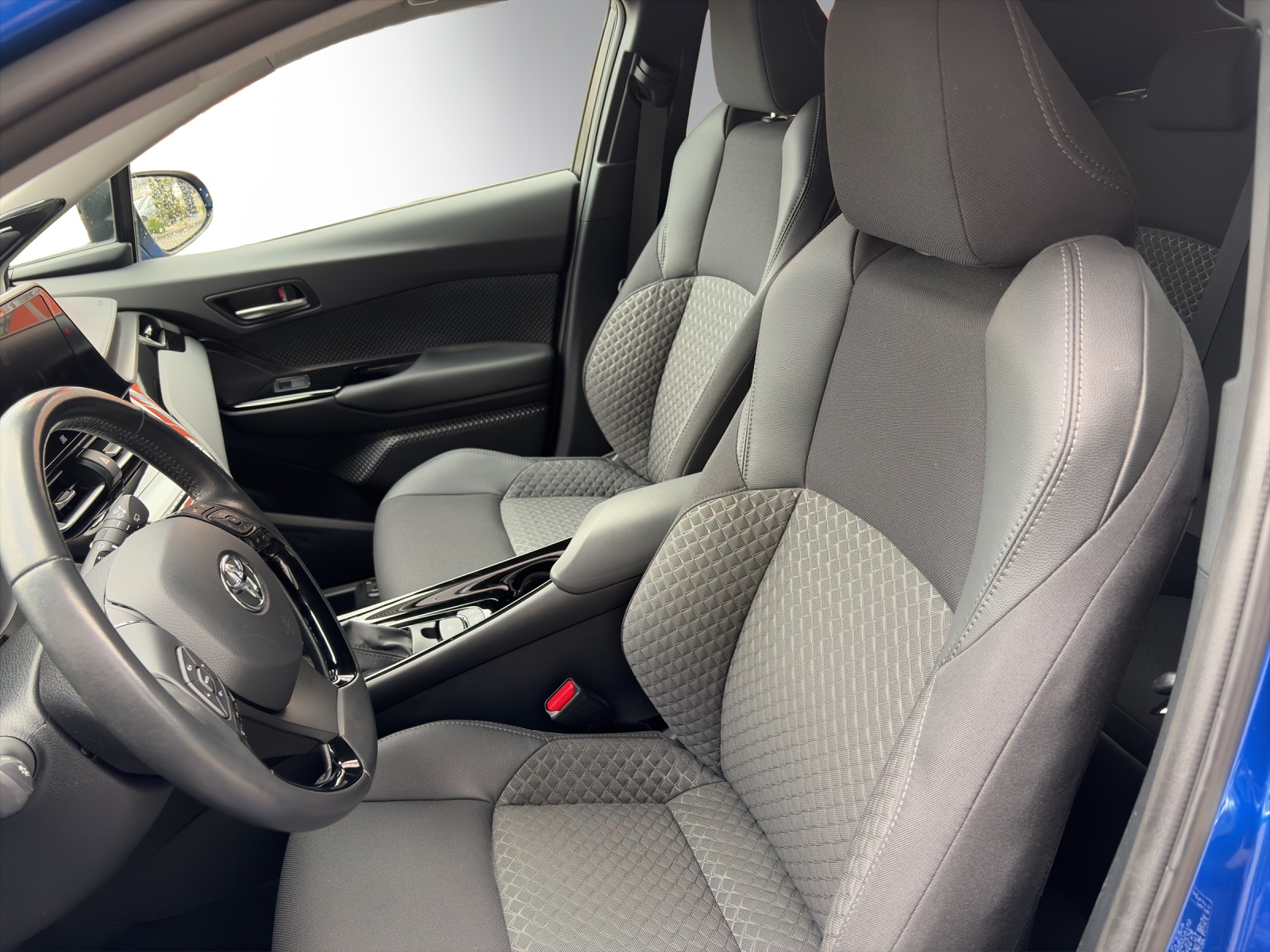 Image TOYOTA C-HR C-HR 2.0 HSD CVT Trend