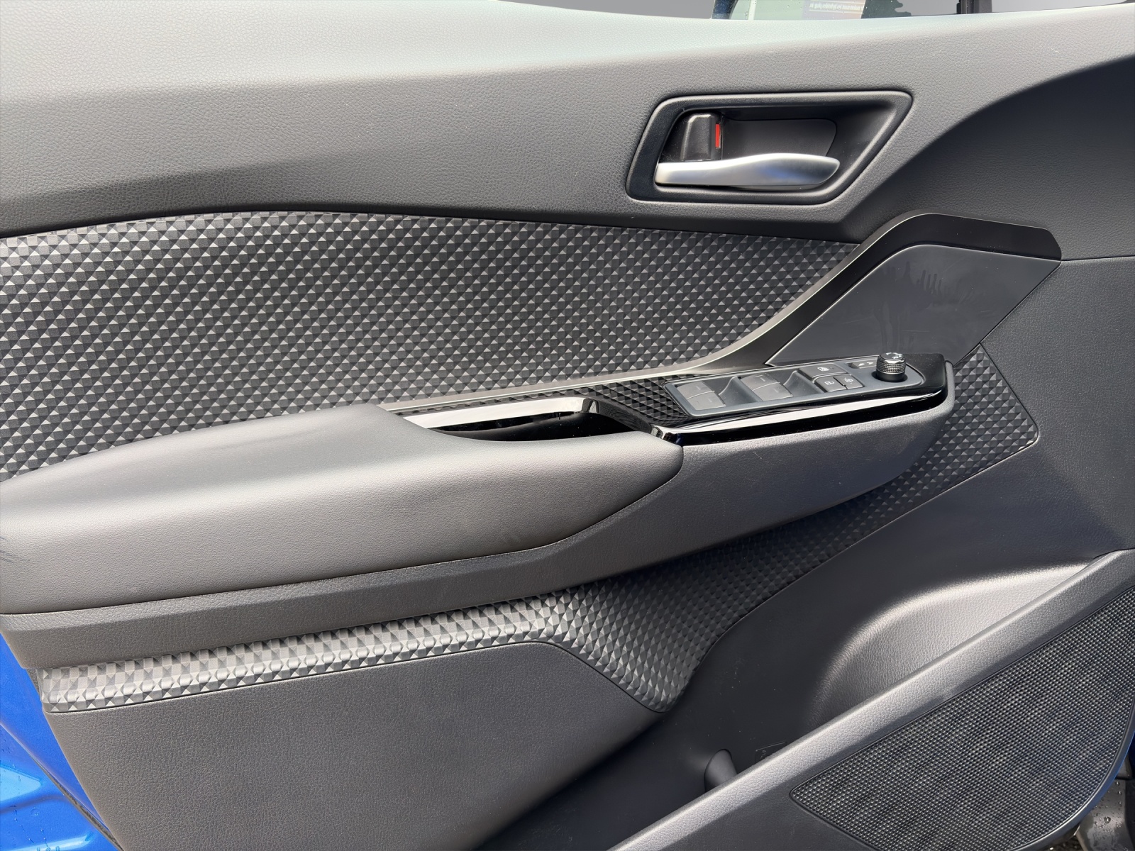 Image TOYOTA C-HR C-HR 2.0 HSD CVT Trend