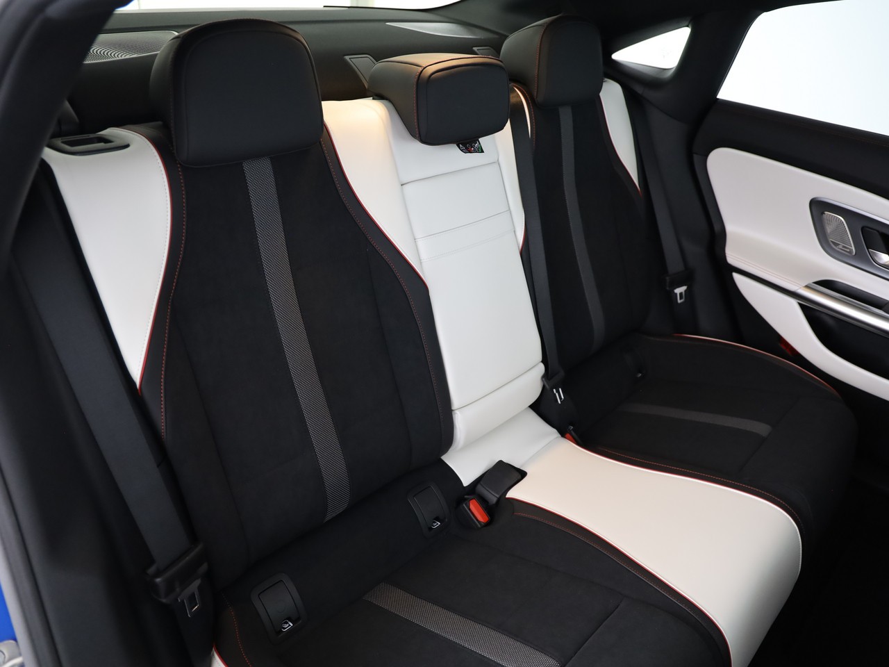 MERCEDES-BENZ CLA 220 8G-DCT 4Matic-image-8