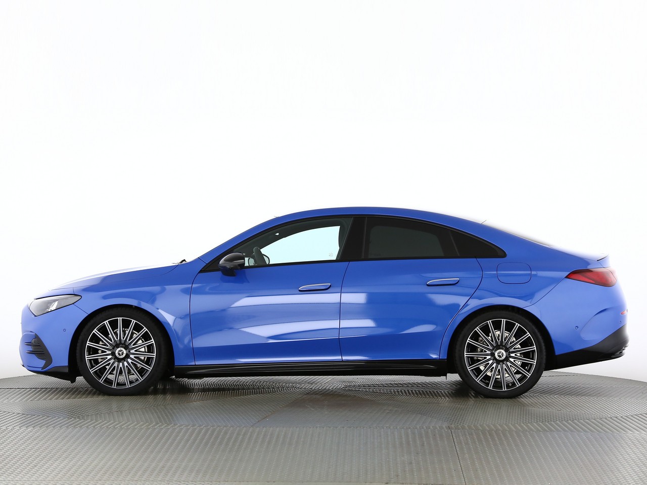 MERCEDES-BENZ CLA 220 8G-DCT 4Matic-showroom-element-2