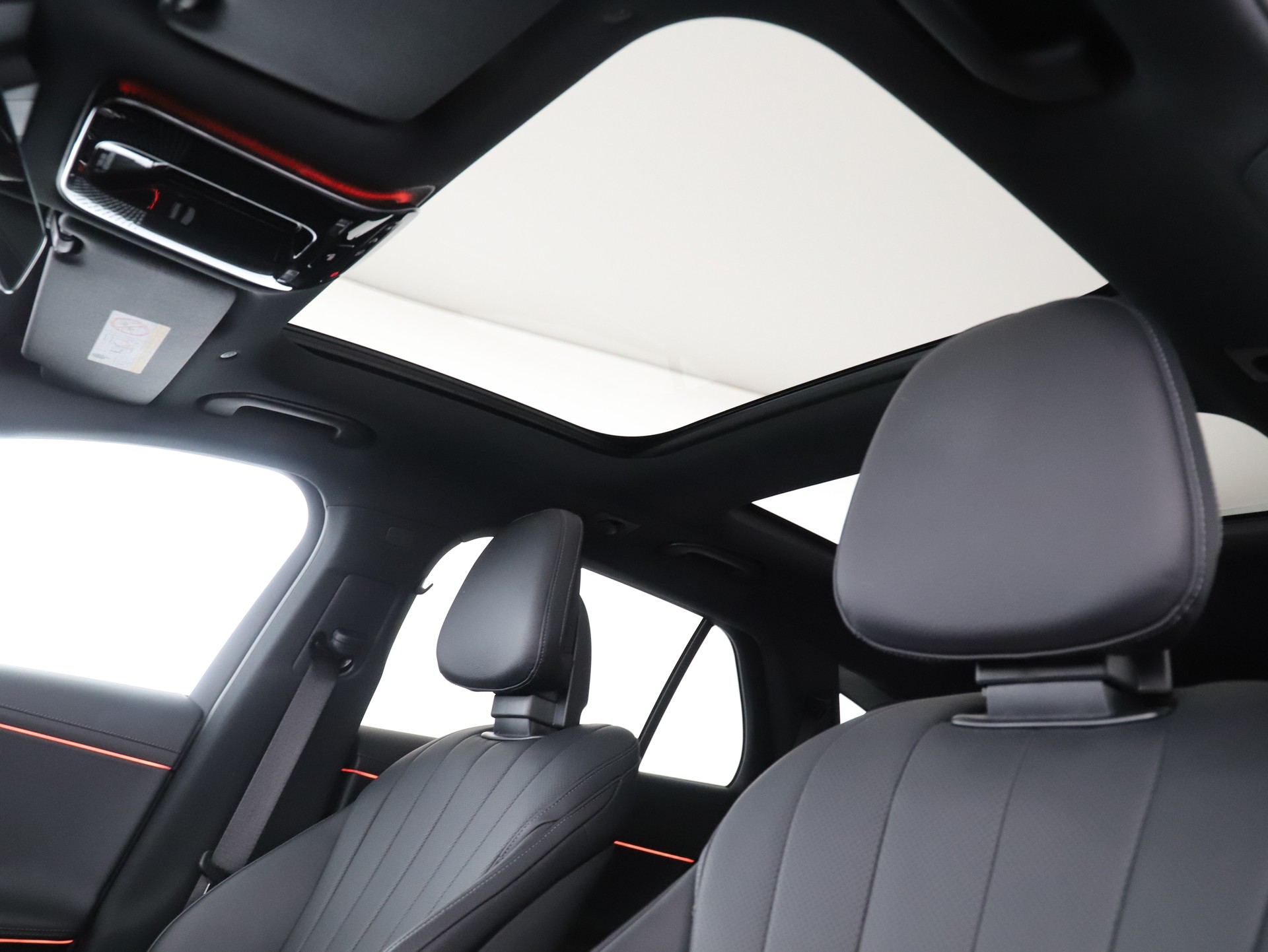 MERCEDES-BENZ E 200 T 9G-Tronic 4Matic-image-13
