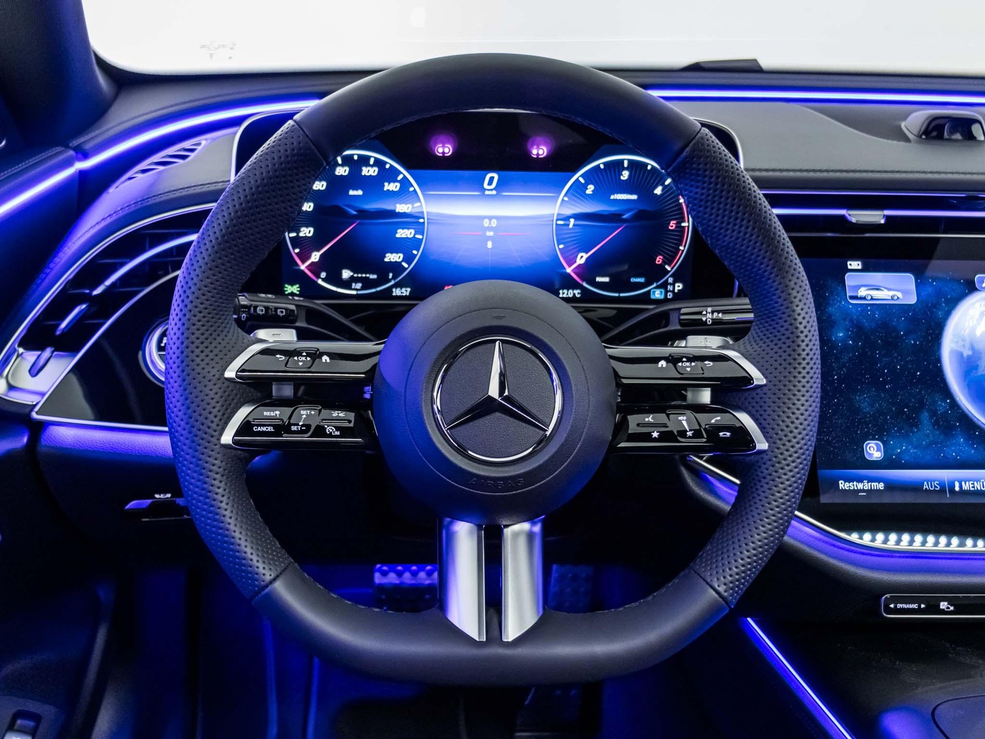 MERCEDES-BENZ E 220 d 4MATIC T-Modell-image-10