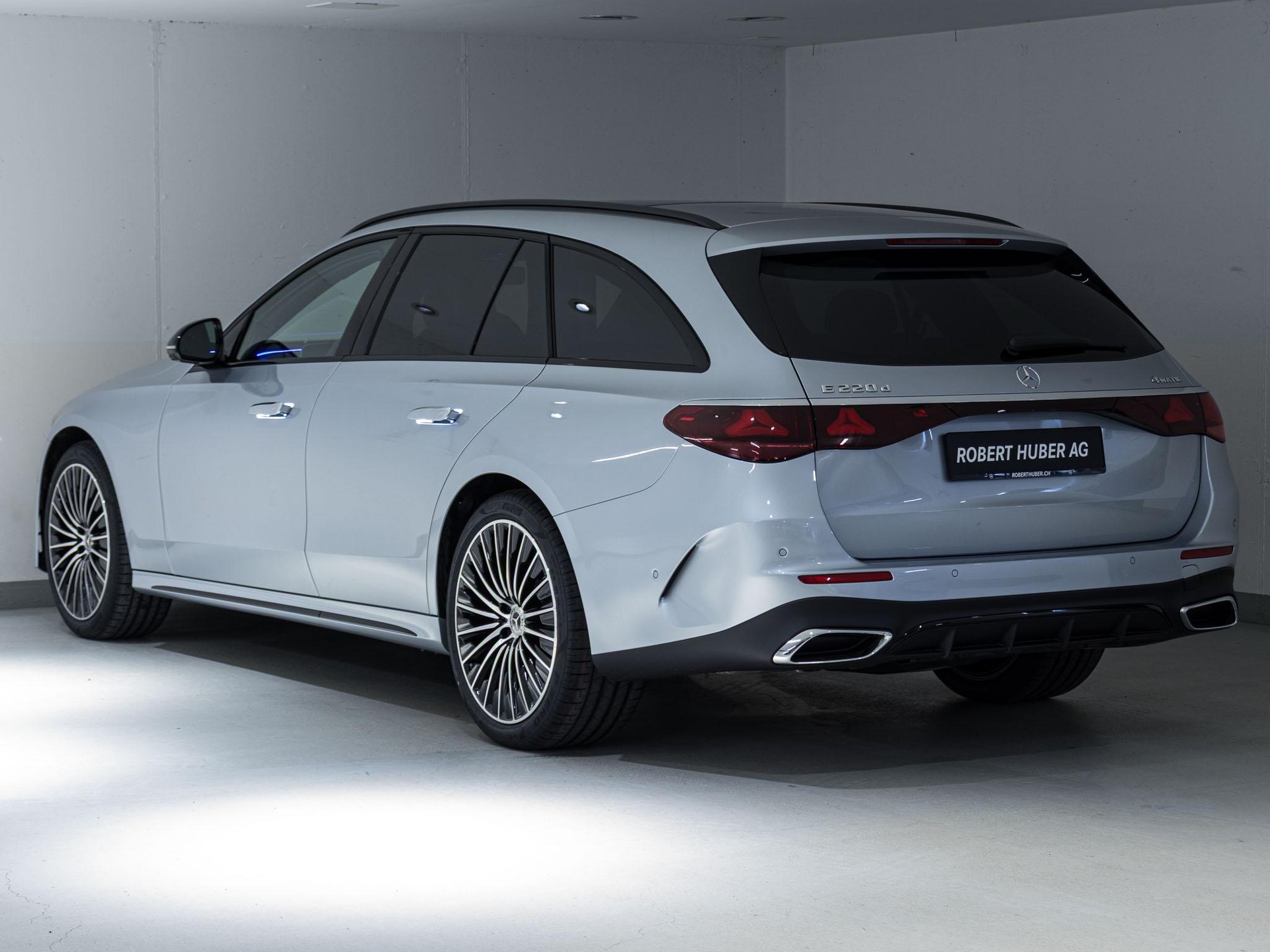 MERCEDES-BENZ E 220 d 4MATIC T-Modell-image-3