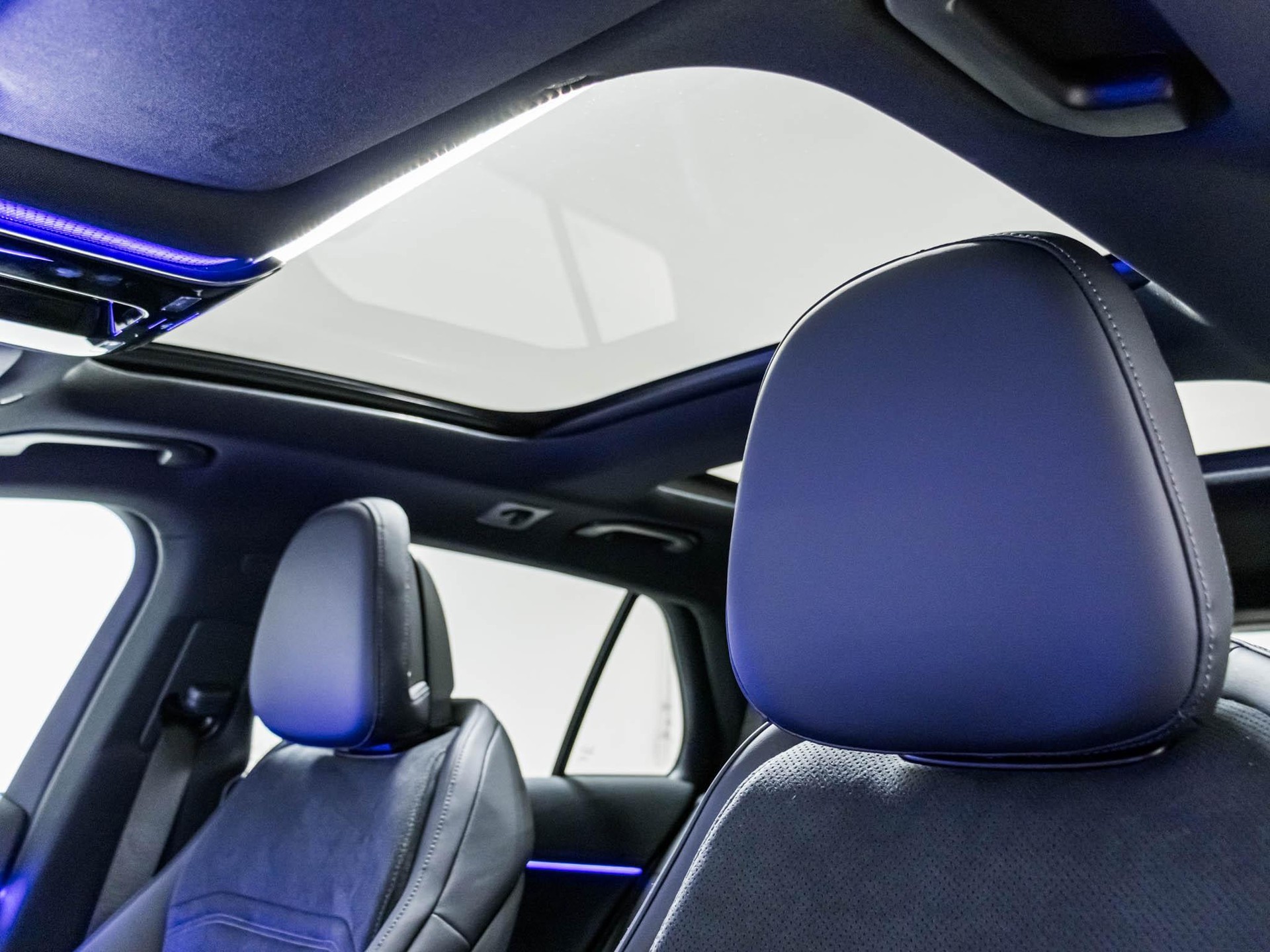 MERCEDES-BENZ E 220 d 4MATIC T-Modell-image-8