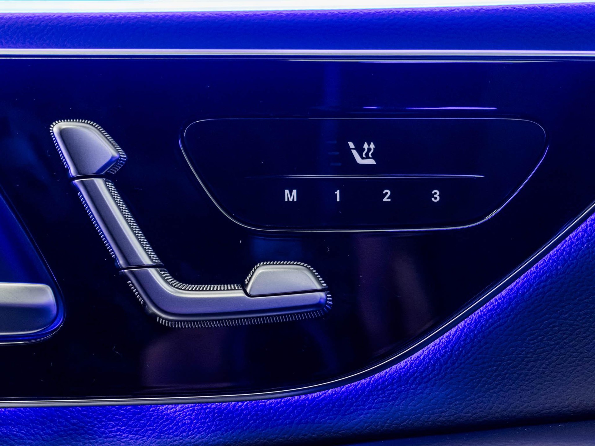 MERCEDES-BENZ E 220 d 4MATIC T-Modell-image-12