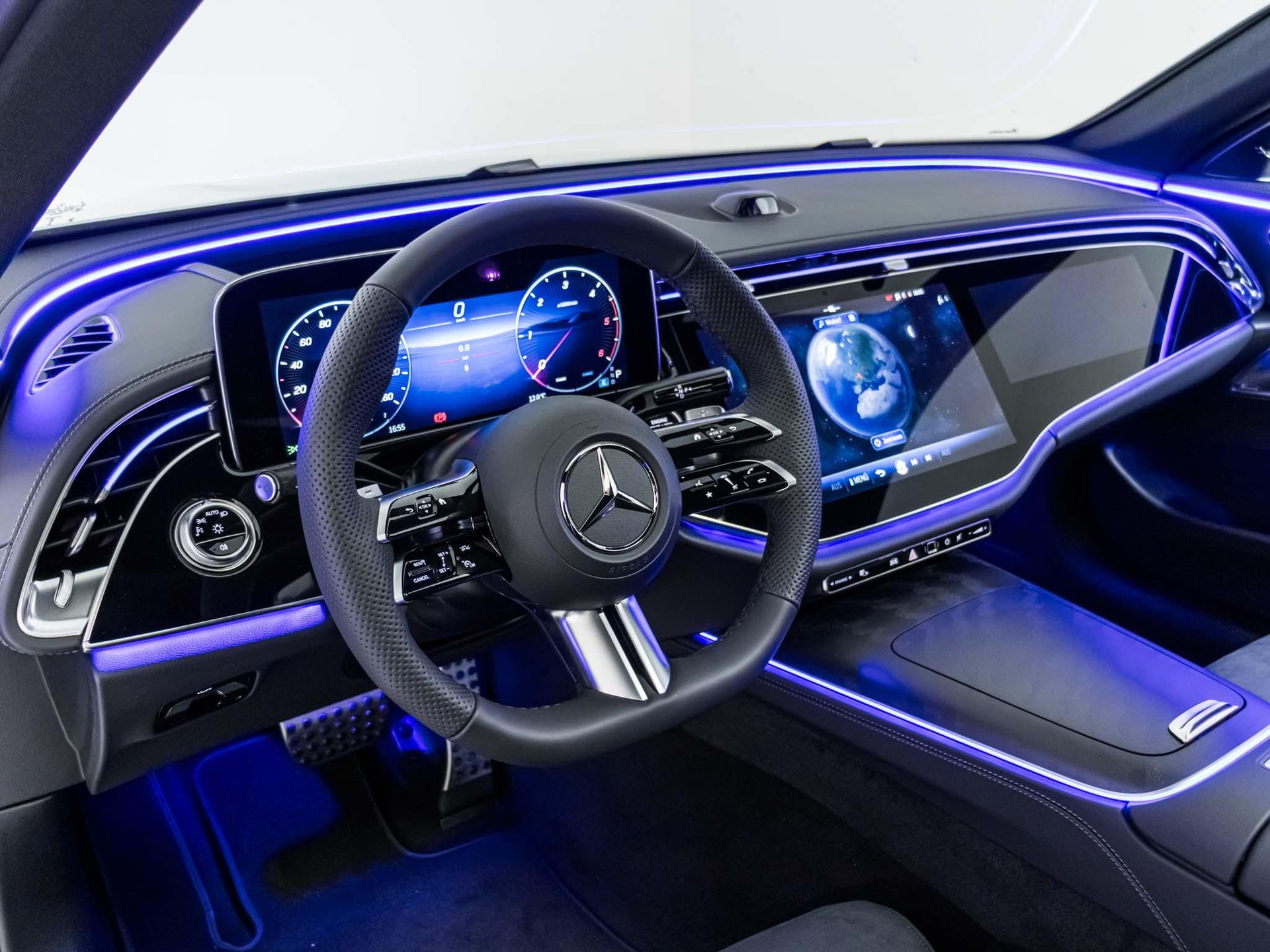 MERCEDES-BENZ E 220 d 4MATIC T-Modell-image-9