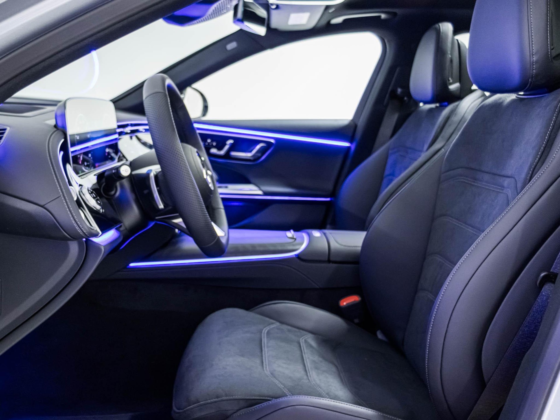 MERCEDES-BENZ E 220 d 4MATIC T-Modell-image-6