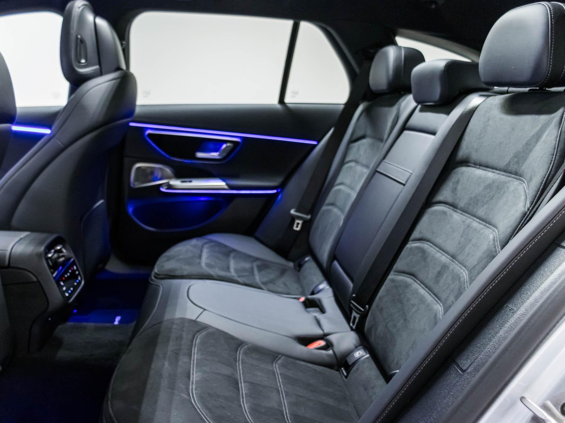 MERCEDES-BENZ E 220 d 4MATIC T-Modell-image-7
