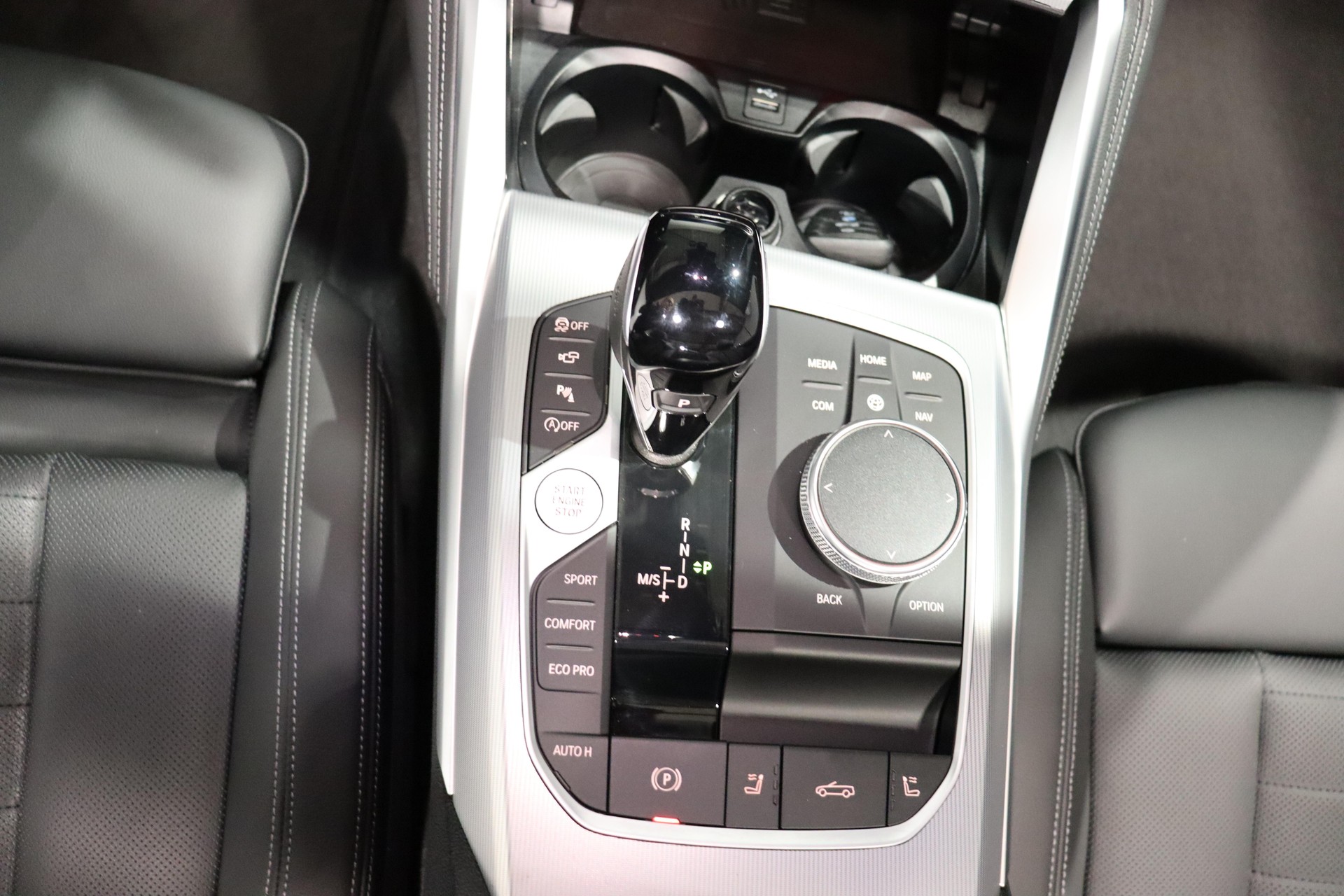 BMW 420i SAG Cabrio-image-13