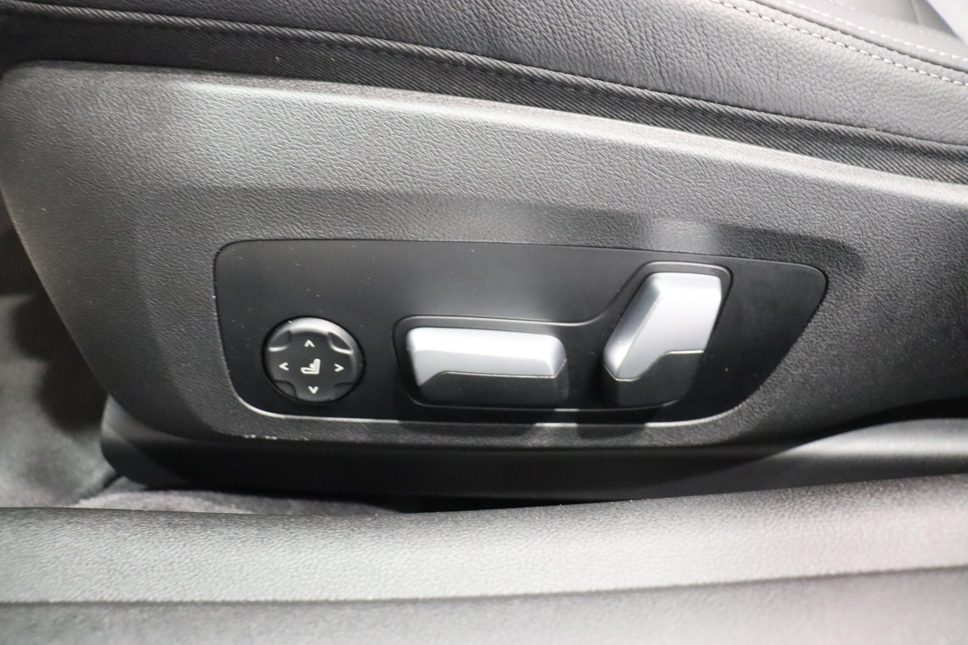 BMW 420i SAG Cabrio-image-15