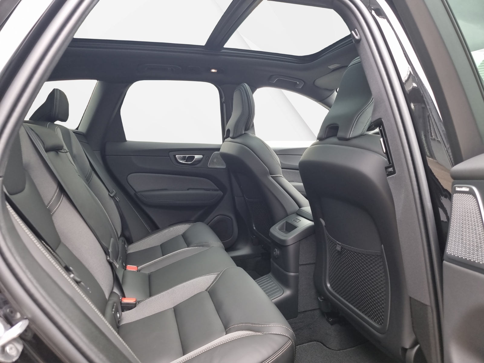 VOLVO XC60 2.0 T8 TE Black Edition eAWD-image-9