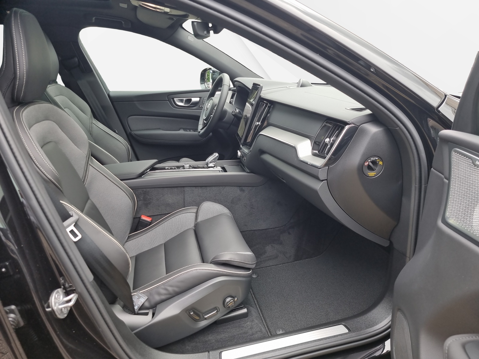 VOLVO XC60 2.0 T8 TE Black Edition eAWD-image-8