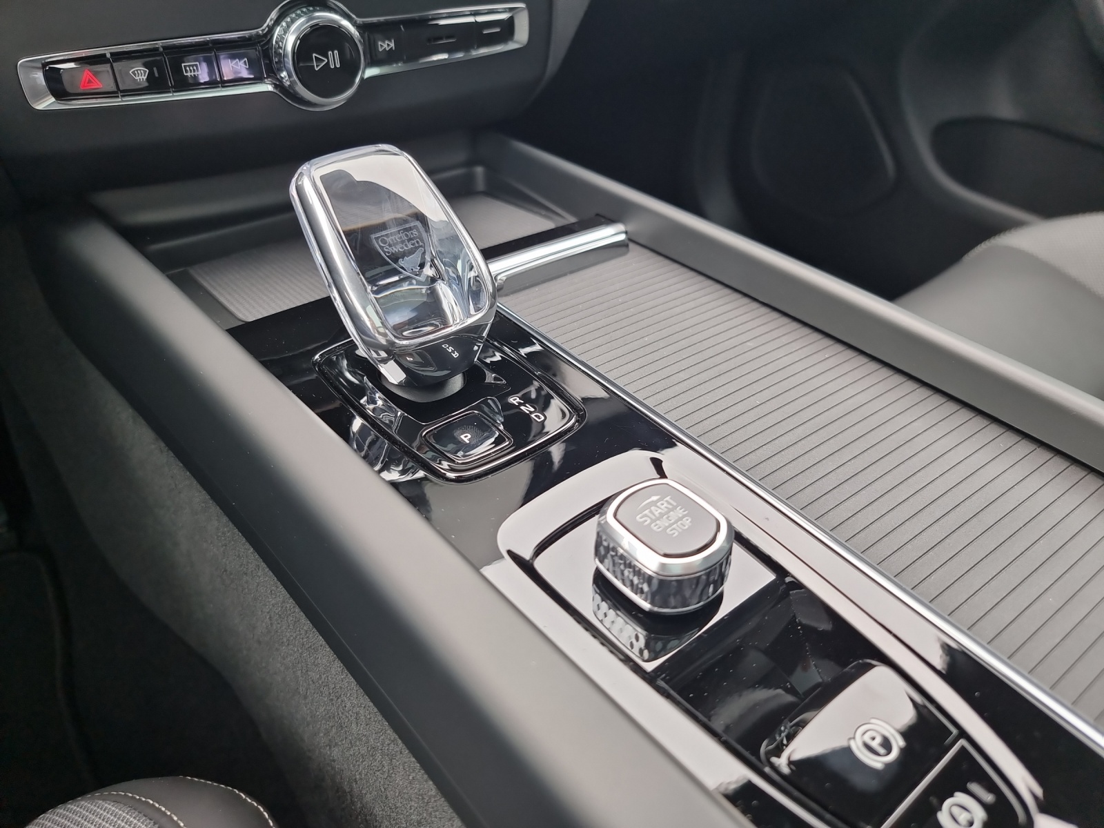 VOLVO XC60 2.0 T8 TE Black Edition eAWD-image-12