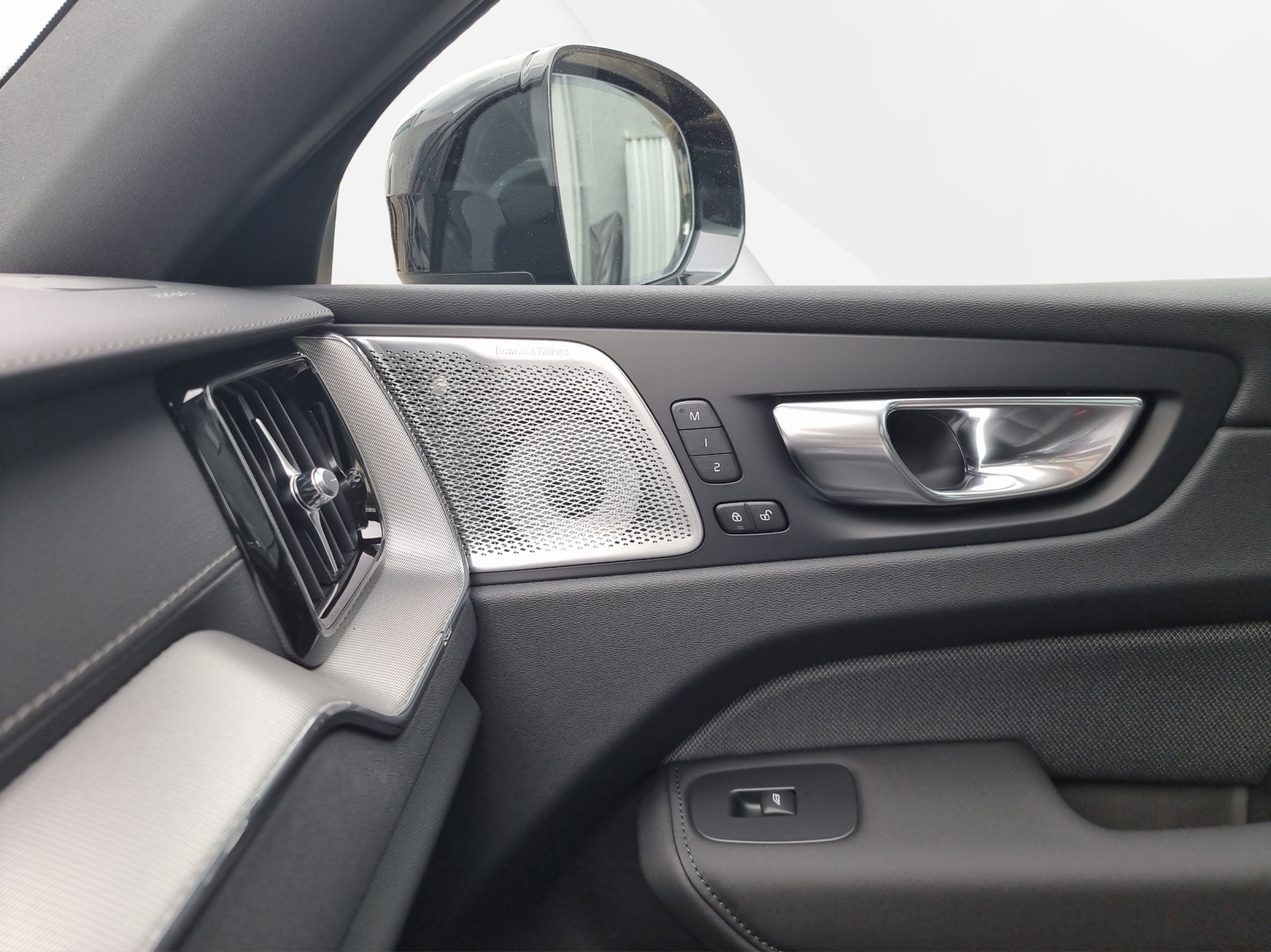 VOLVO XC60 2.0 T8 TE Black Edition eAWD-image-13