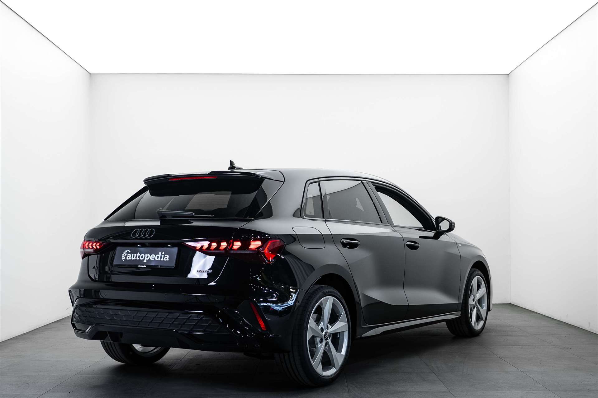 AUDI A3 Sportback 40 TFSi quattro S Line S-Tronic Automat-image-2