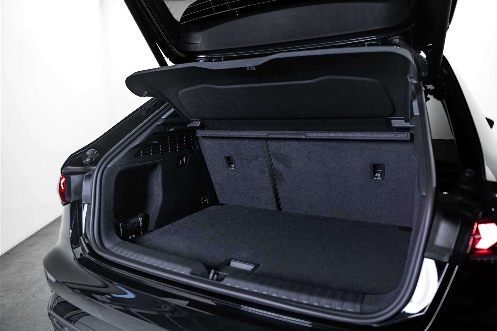 AUDI A3 Sportback 40 TFSi quattro S Line S-Tronic Automat-image-5
