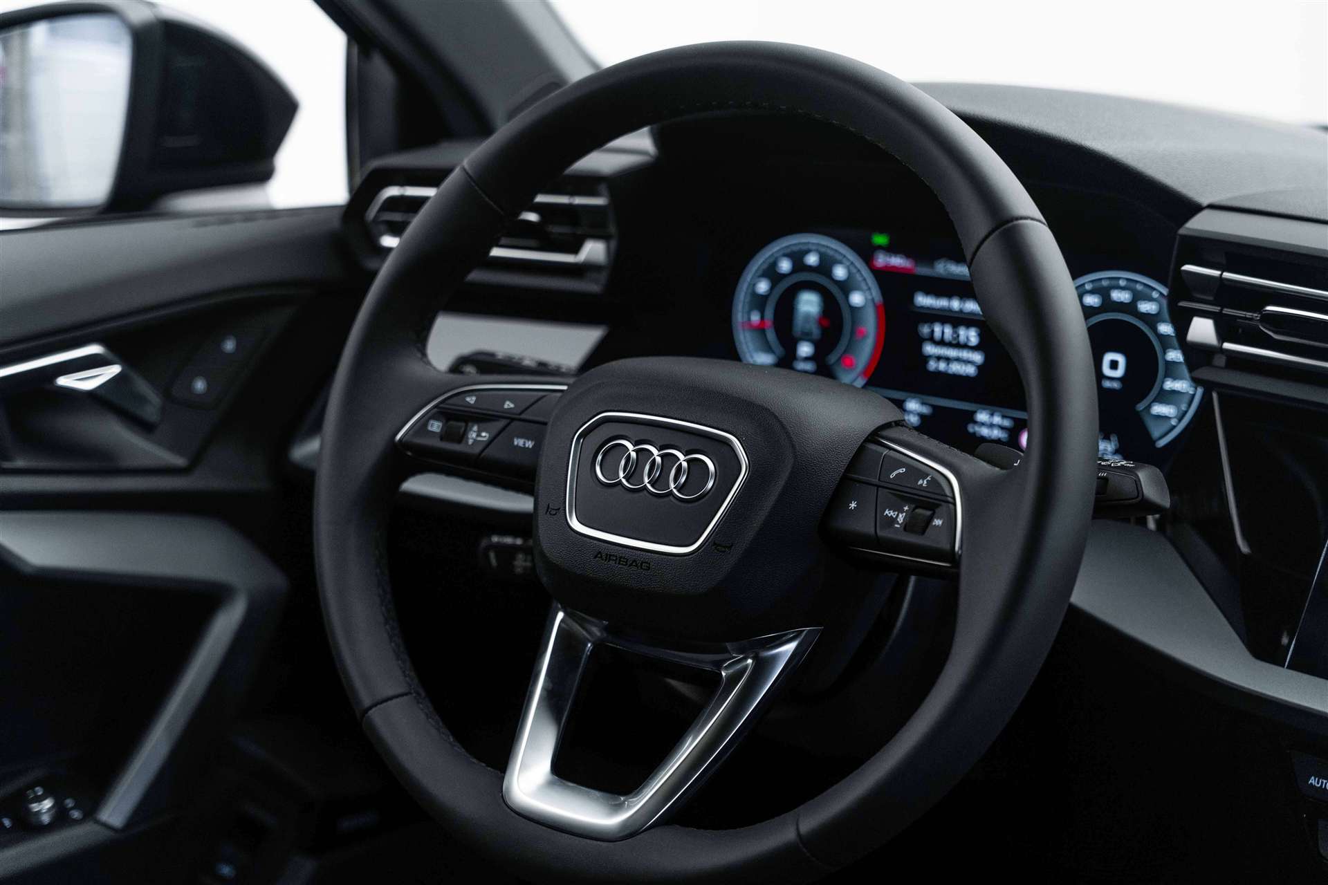 AUDI A3 Sportback 40 TFSi quattro S Line S-Tronic Automat-image-9