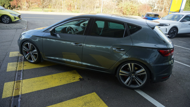 SEAT Leon 2.0 TSI Cupra 290-image-4