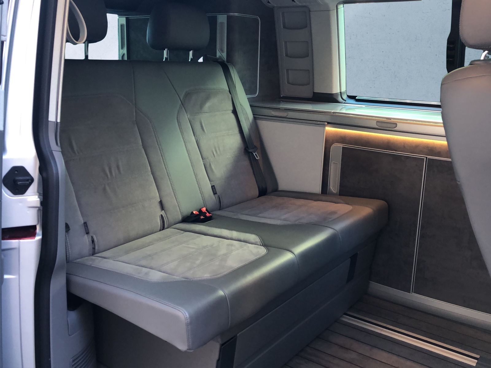 VW T6.1 California 2.0 Bi-TDI Ocean Liberty 4Motion DSG-image-13