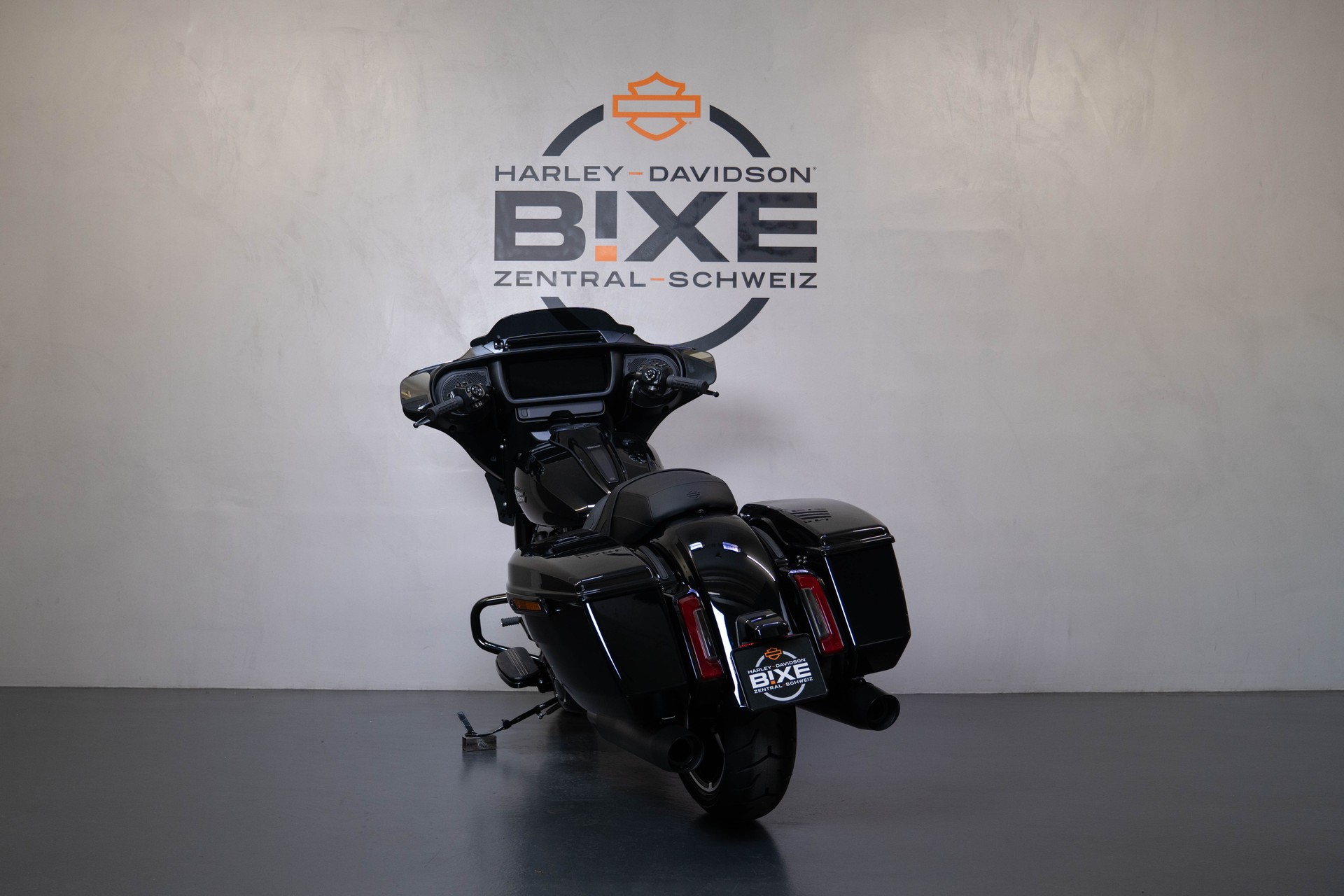 HARLEY-DAVIDSON FLHX Street Glide 117-showroom-element-3