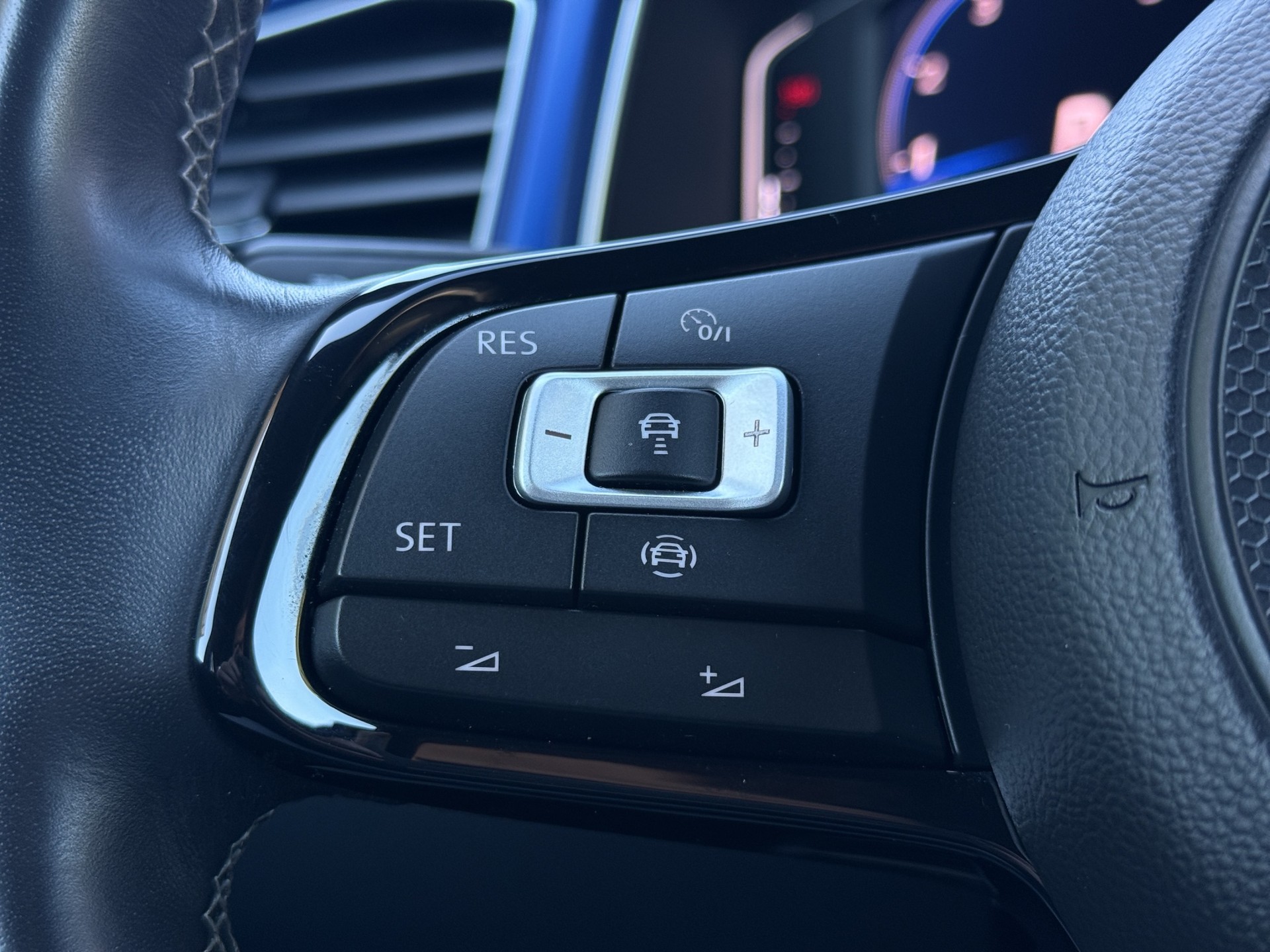 VW T-Roc 2.0 TSI R-Line DSG 4motion-image-16