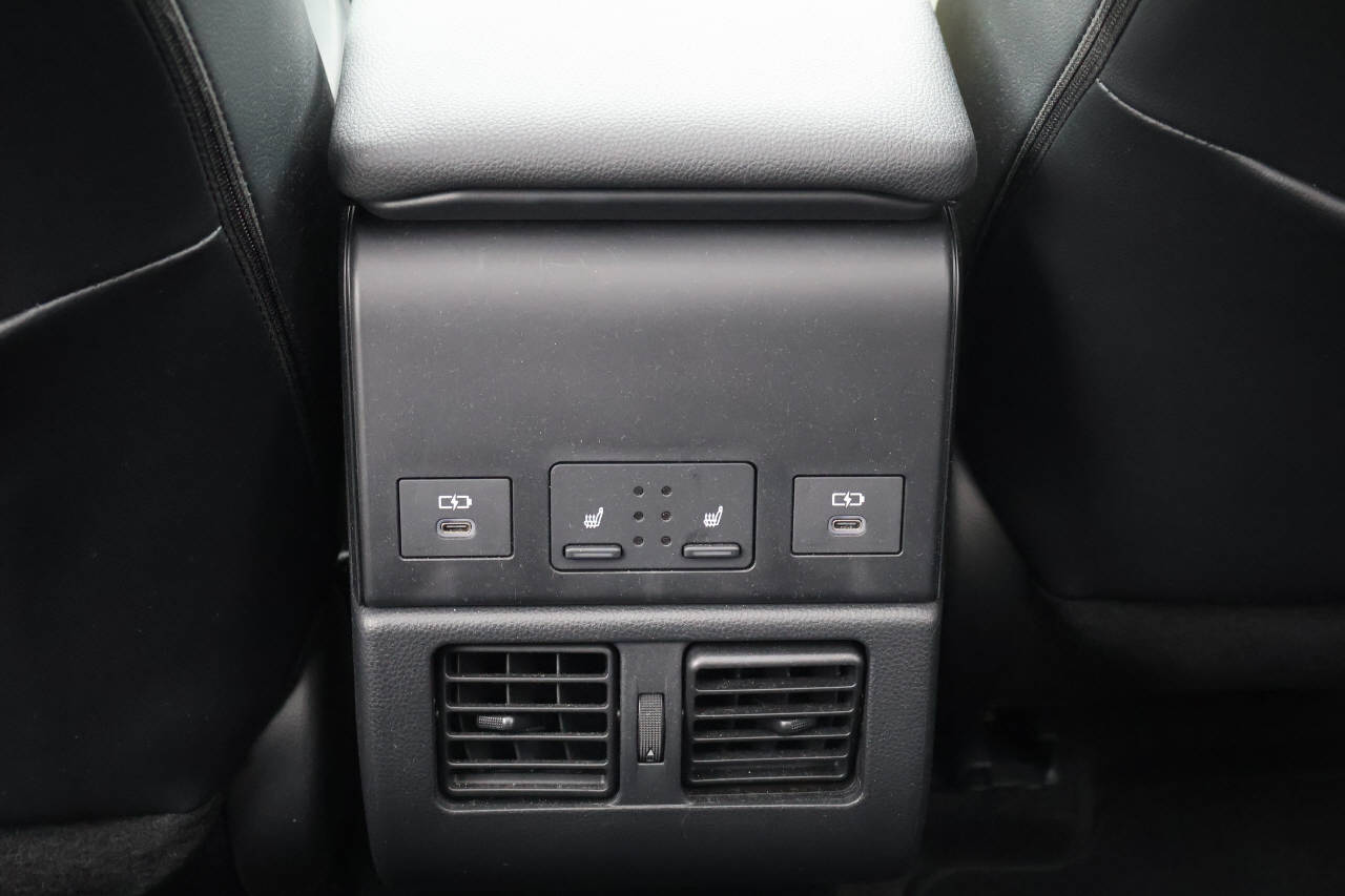 SUBARU Solterra eV Luxury AWD-image-15