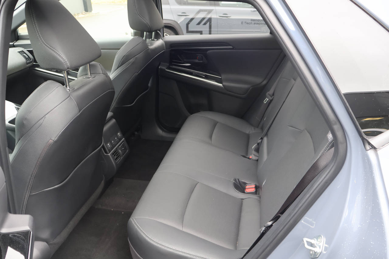 SUBARU Solterra eV Luxury AWD-image-14