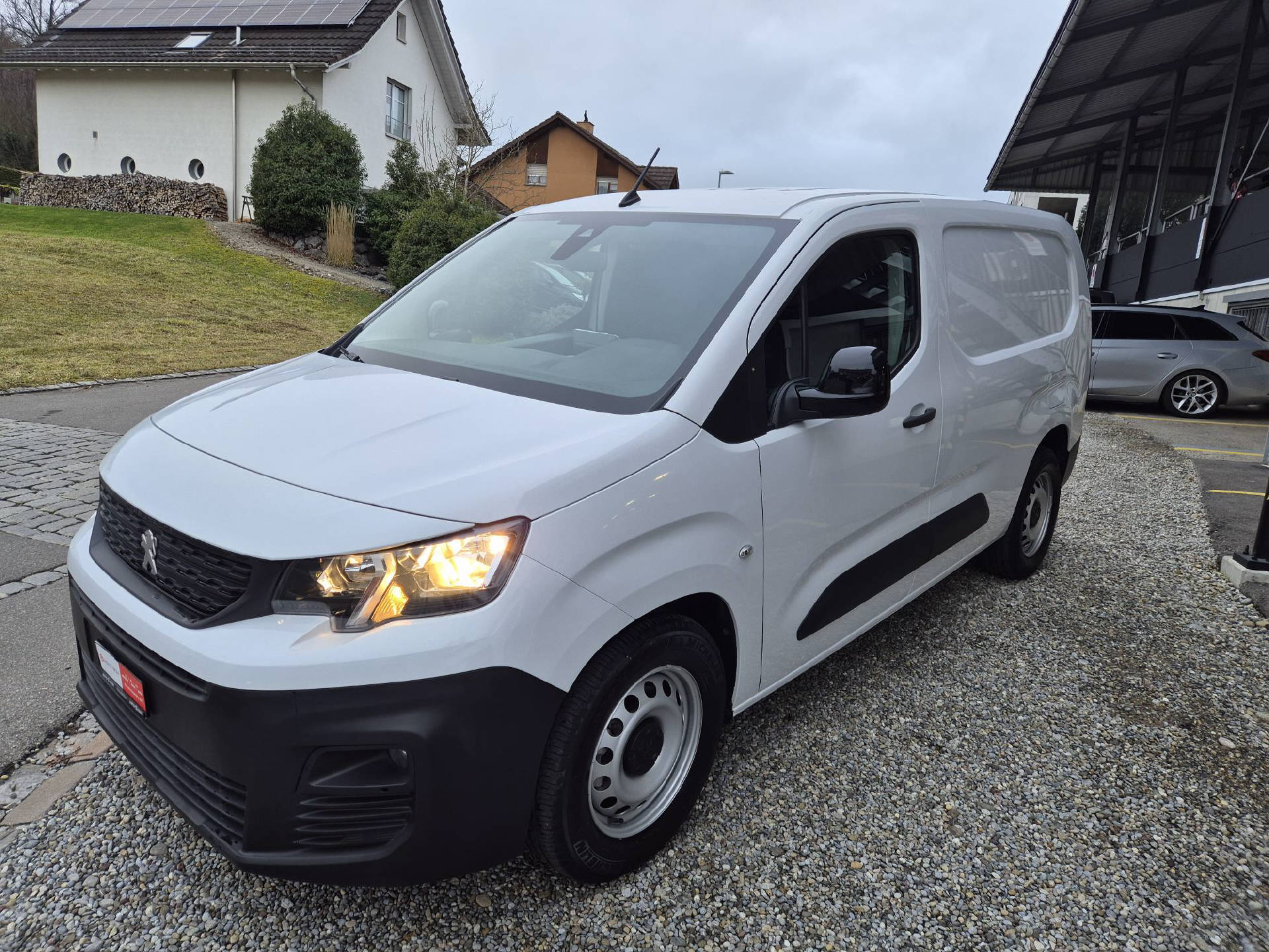 PEUGEOT e-Partner Kaw. 800 Long 50 kWh Premium-image-3