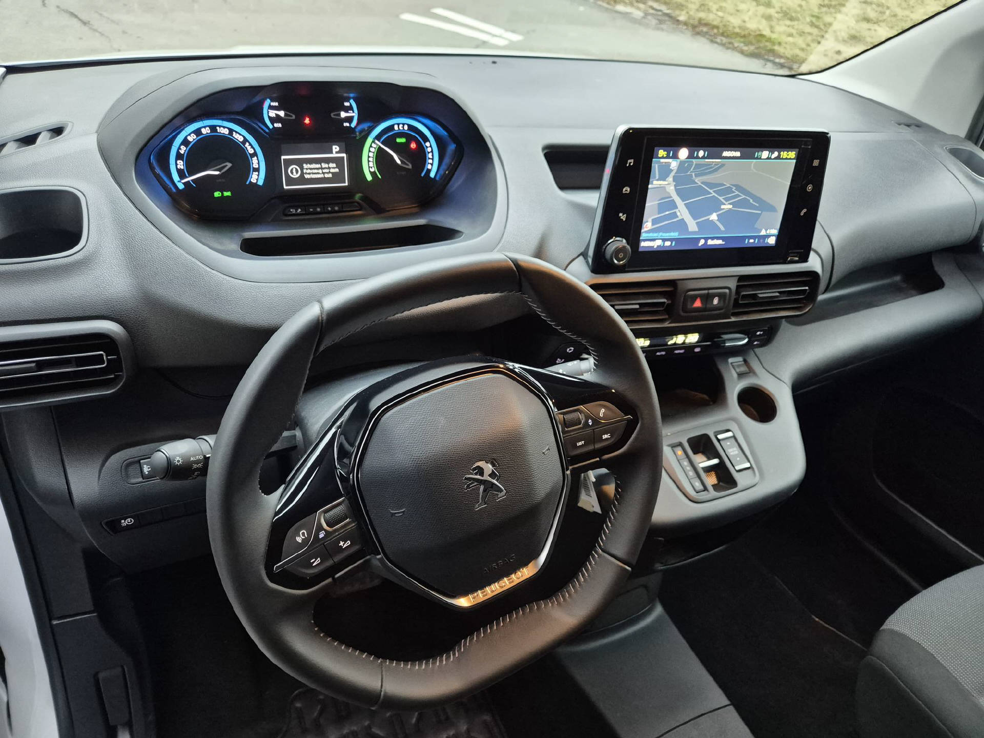 PEUGEOT e-Partner Kaw. 800 Long 50 kWh Premium-image-8