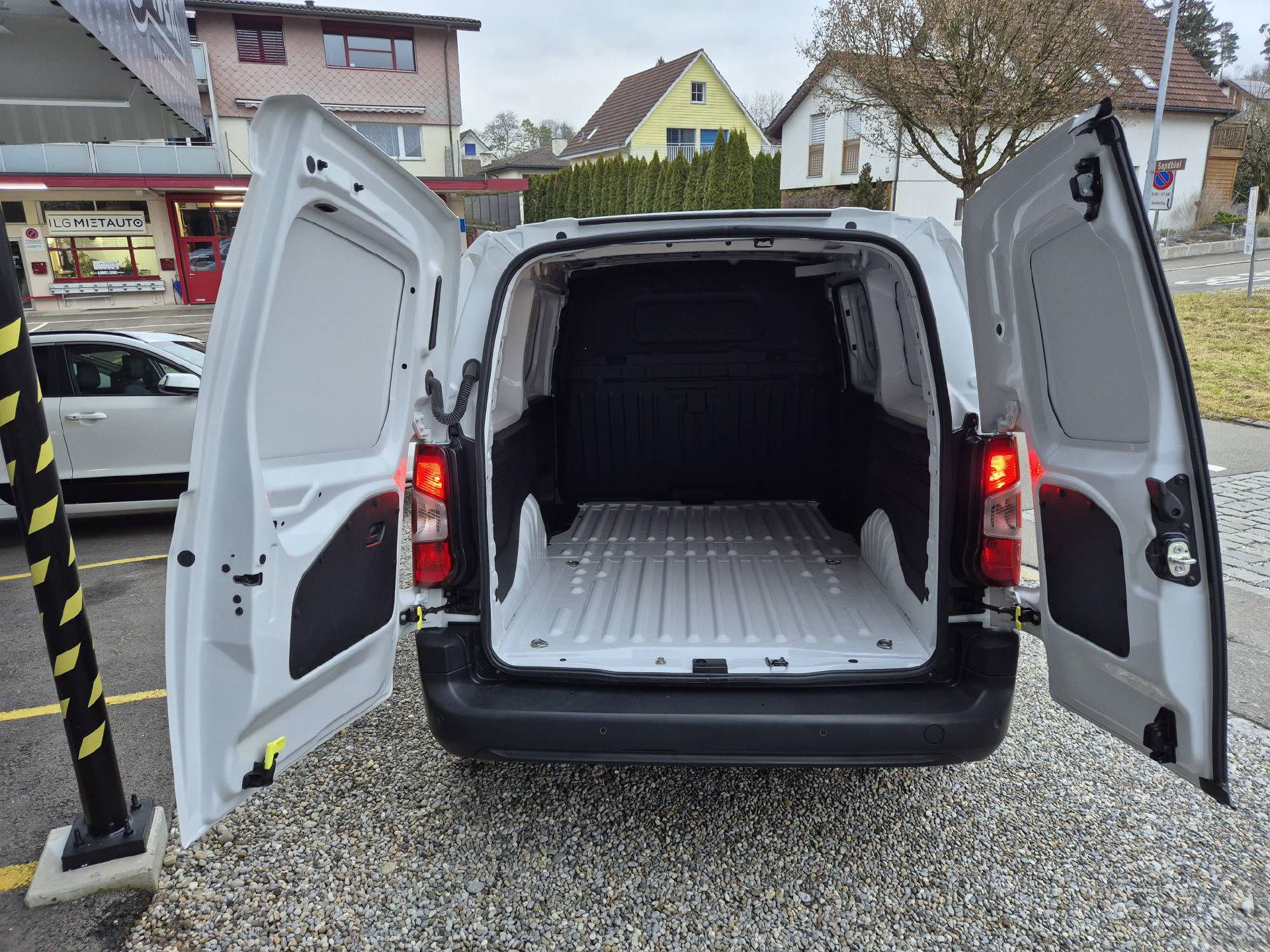 PEUGEOT e-Partner Kaw. 800 Long 50 kWh Premium-image-5