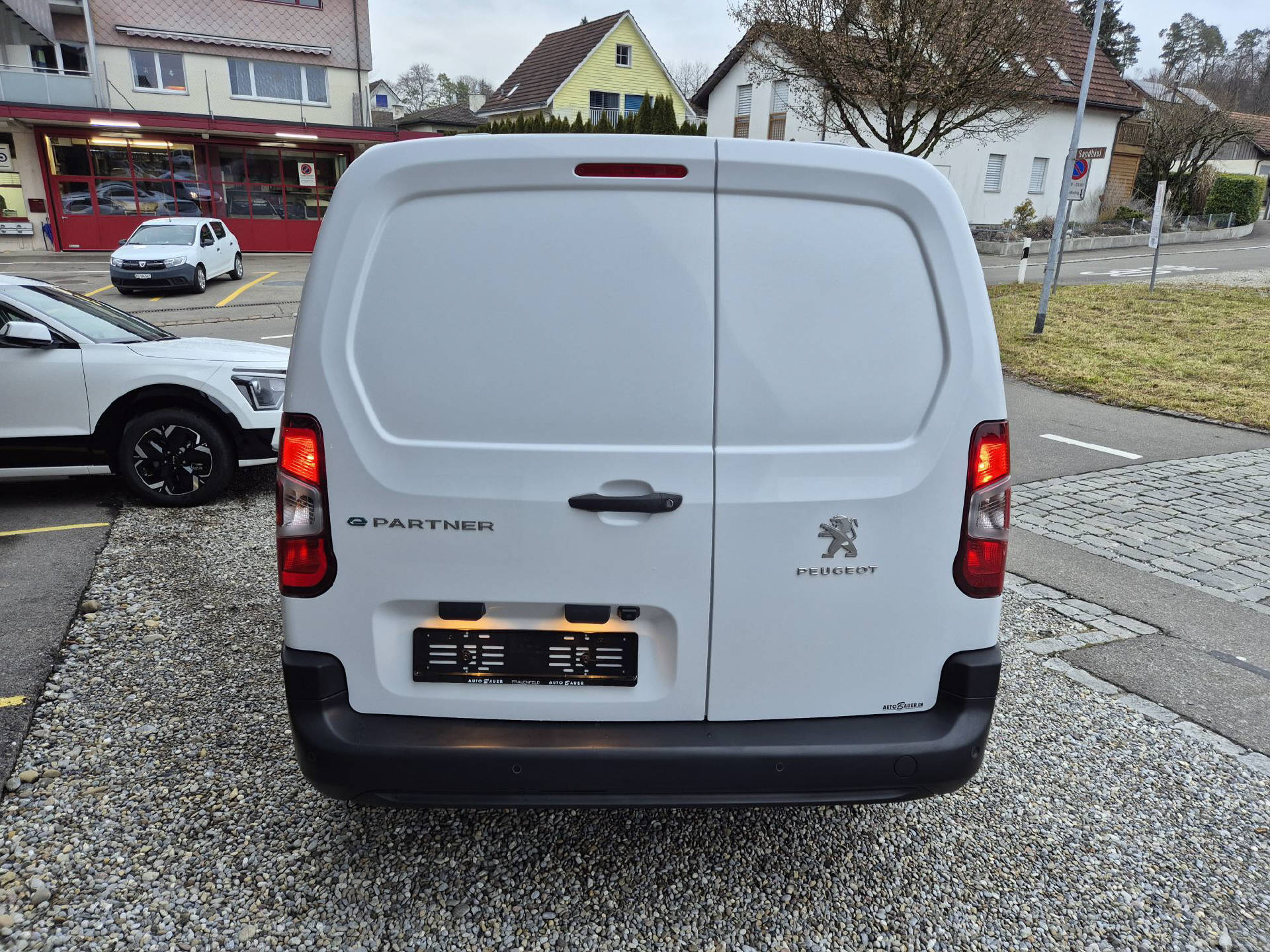 PEUGEOT e-Partner Kaw. 800 Long 50 kWh Premium-image-4