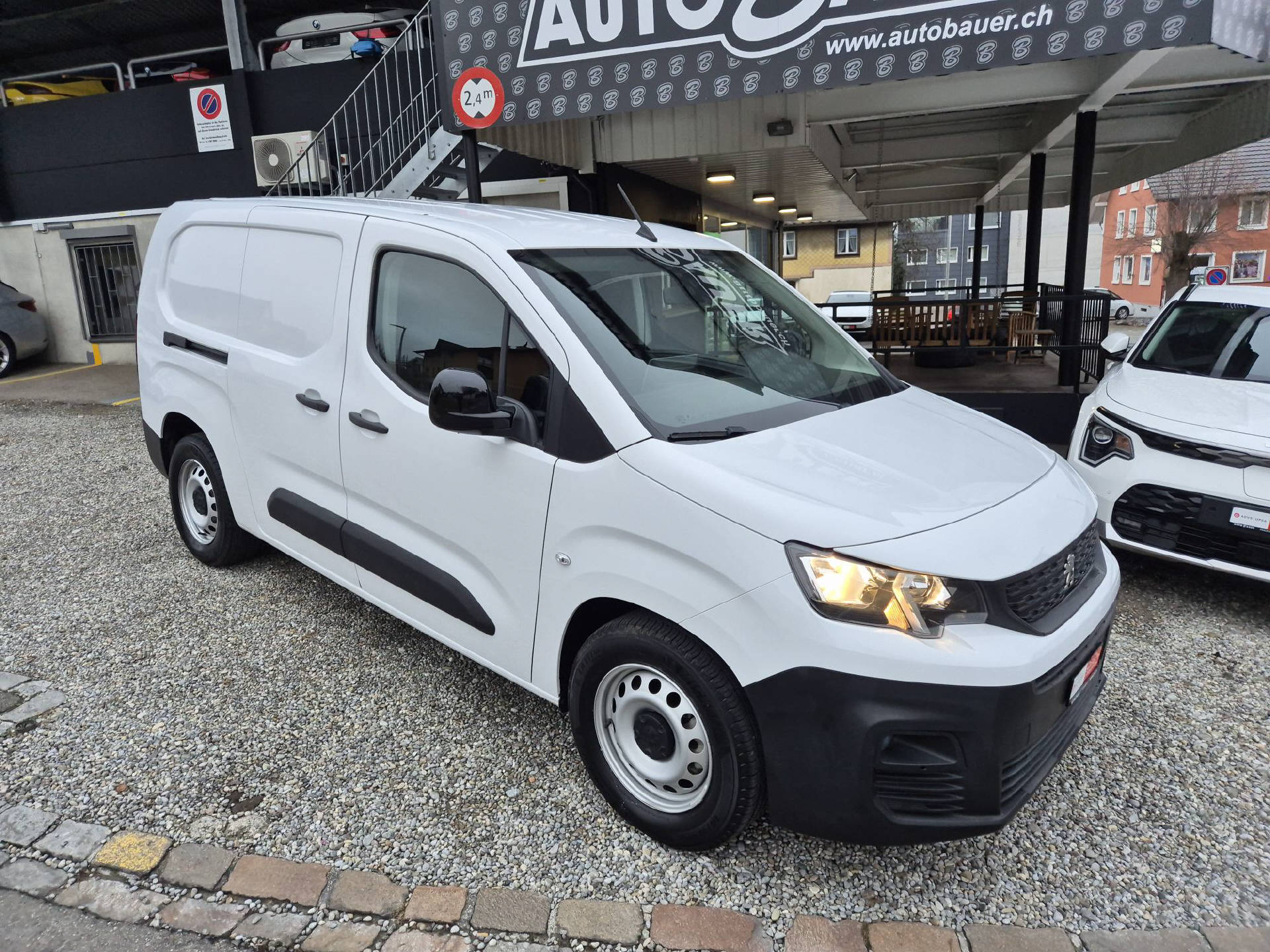 PEUGEOT e-Partner Kaw. 800 Long 50 kWh Premium-image-1