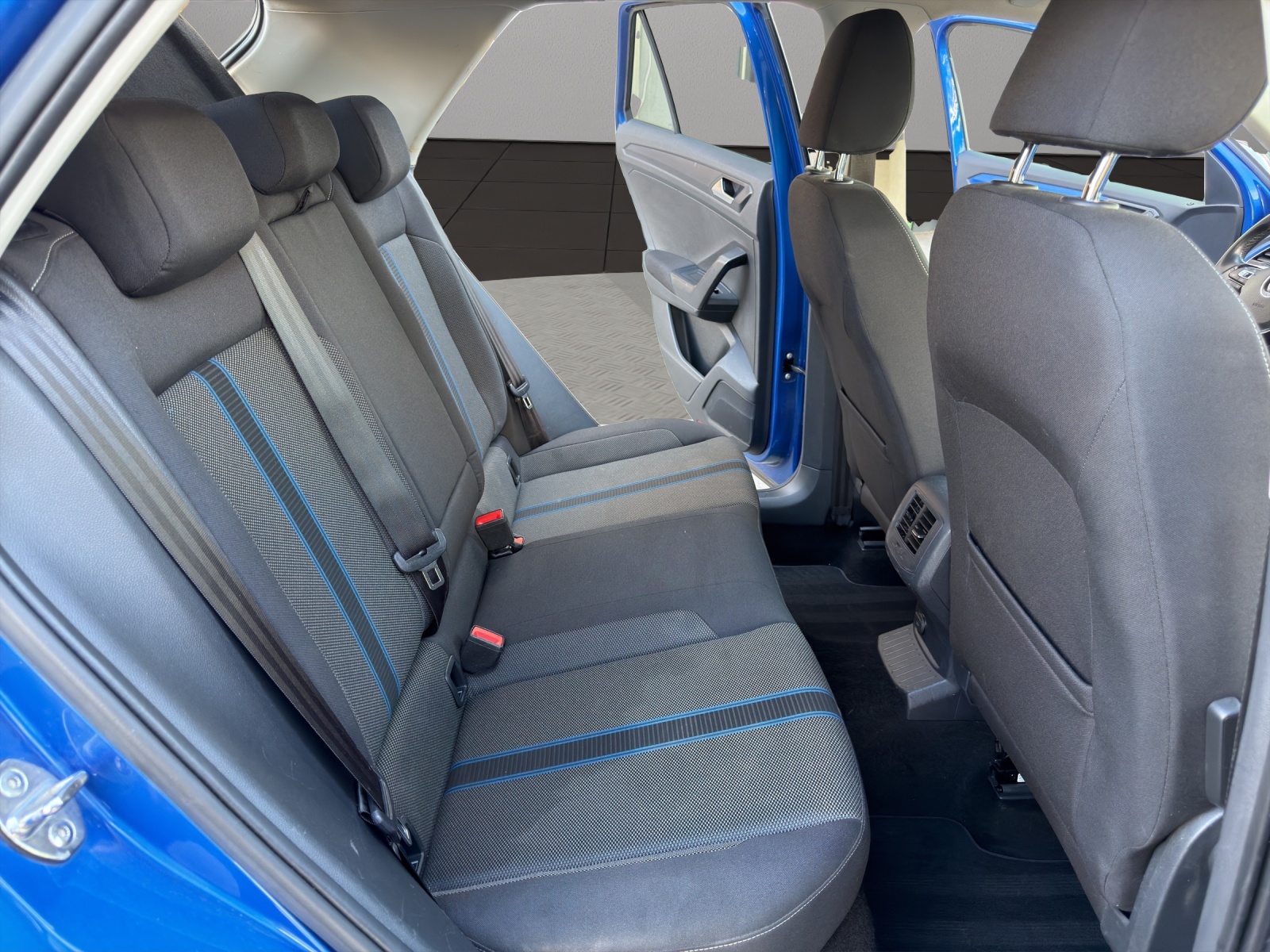 VW T-Roc 1.0 TSI Advance-image-17