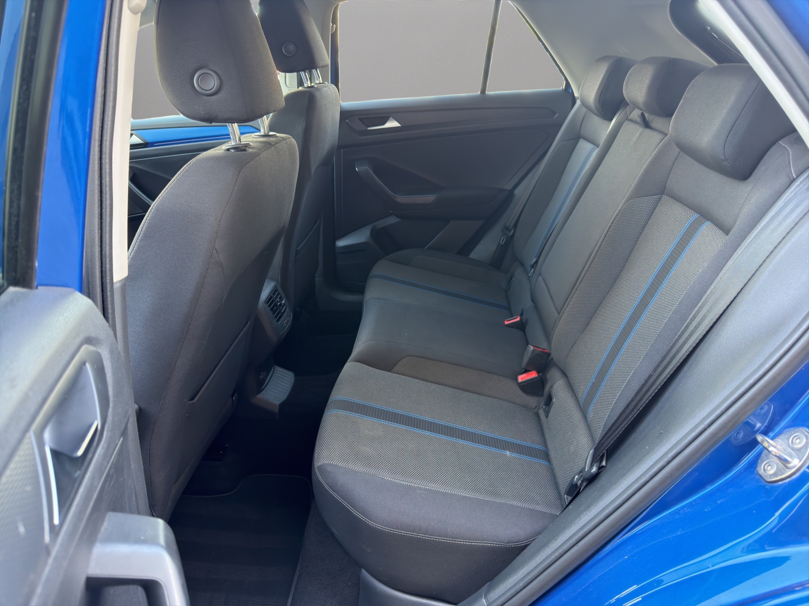 VW T-Roc 1.0 TSI Advance-image-12