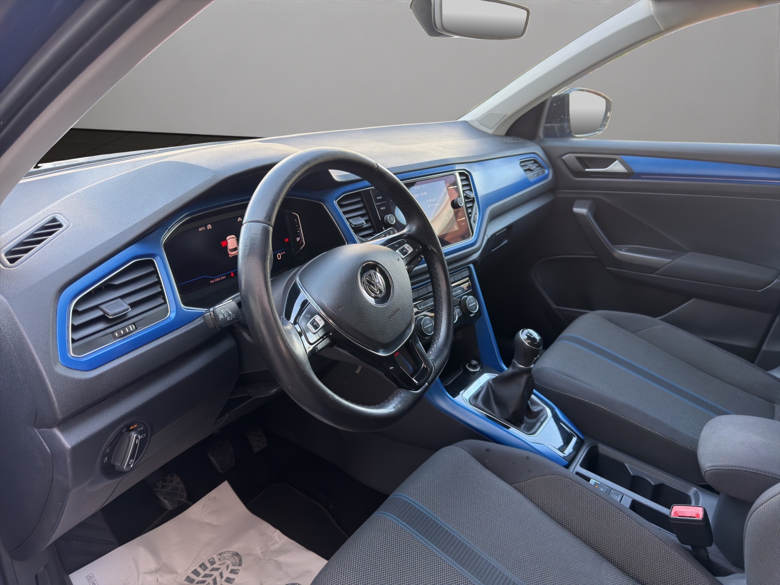 VW T-Roc 1.0 TSI Advance-image-8