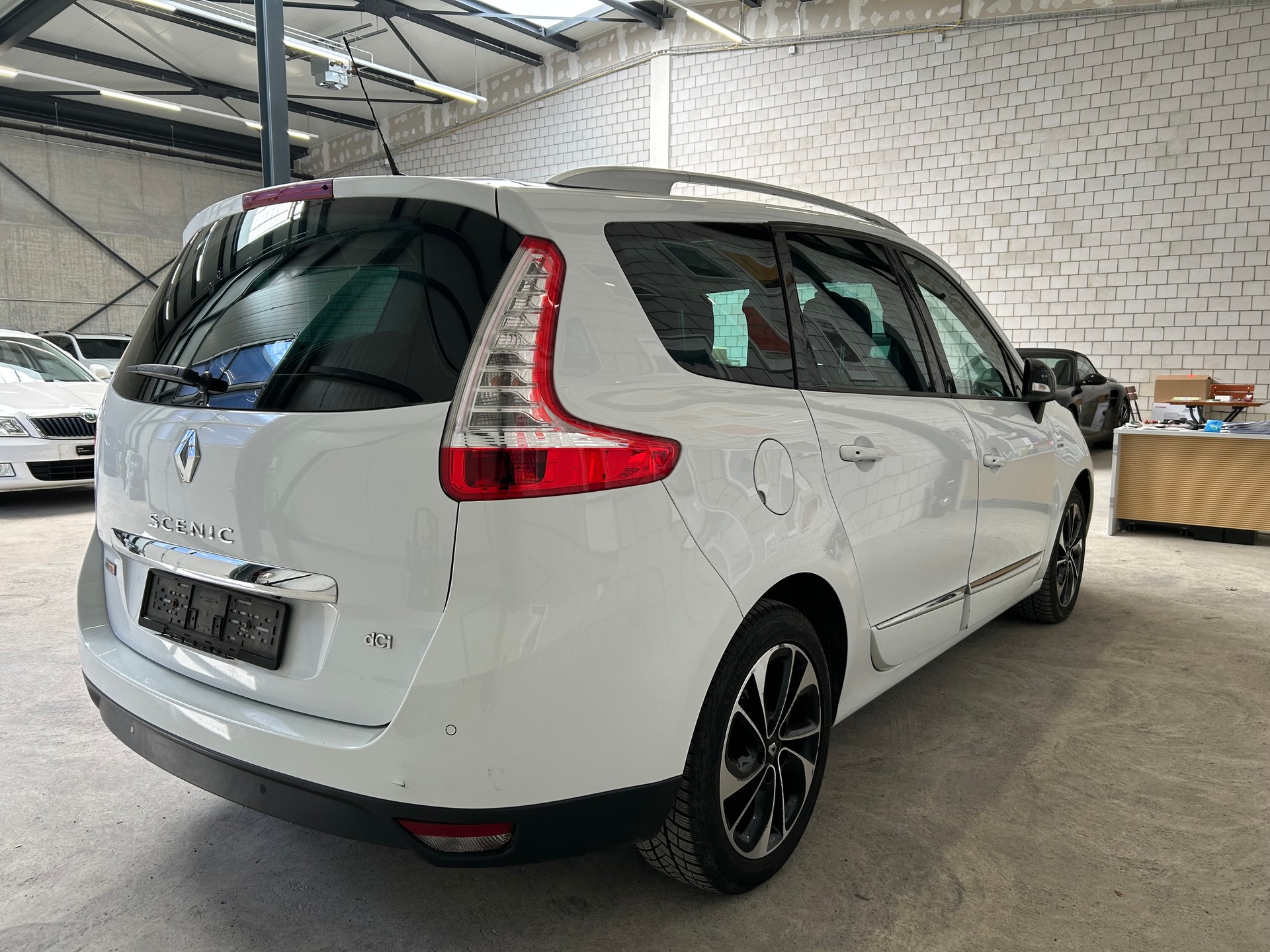 RENAULT Grand Scénic 1.5 dCi Swiss Edition EDC-image-3