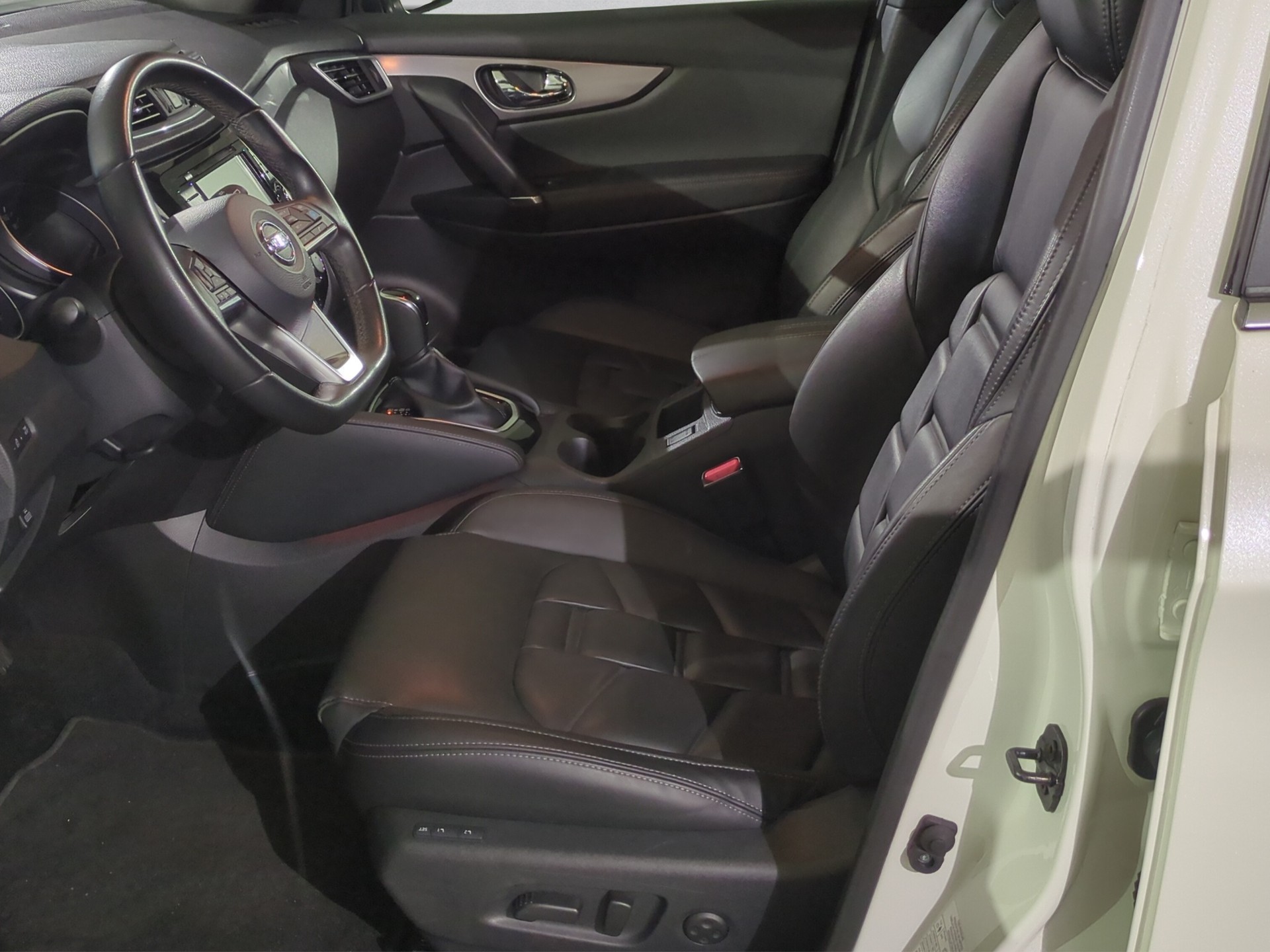 NISSAN Qashqai 1.7 dCi tekna Xtronic ALL-MODE 4x4-image-8