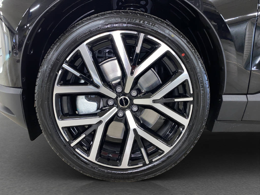 VOLVO EX 30 P8 Twin Ultra Black Edition AWD-image-16