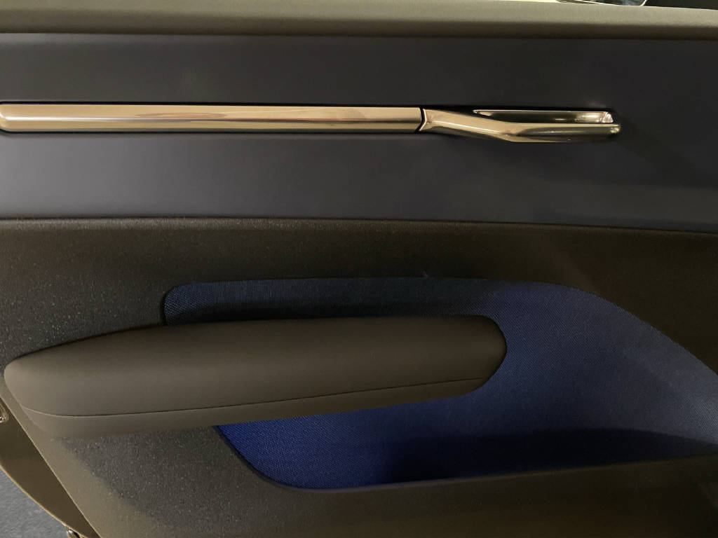 VOLVO EX 30 P8 Twin Ultra Black Edition AWD-image-13