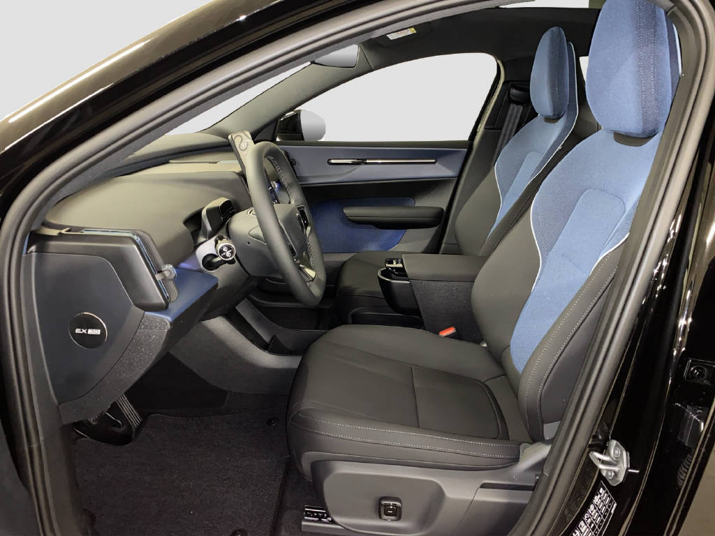 VOLVO EX 30 P8 Twin Ultra Black Edition AWD-image-7