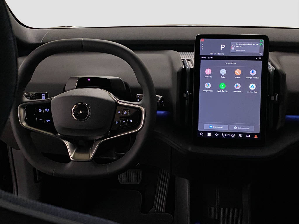 VOLVO EX 30 P8 Twin Ultra Black Edition AWD-image-11
