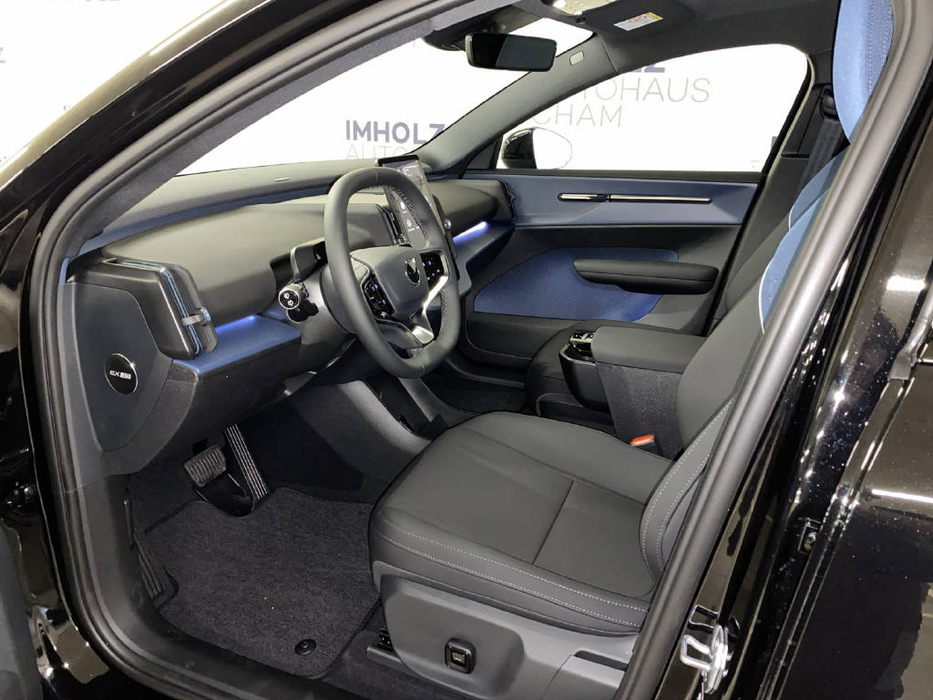 VOLVO EX 30 P8 Twin Ultra Black Edition AWD-image-17