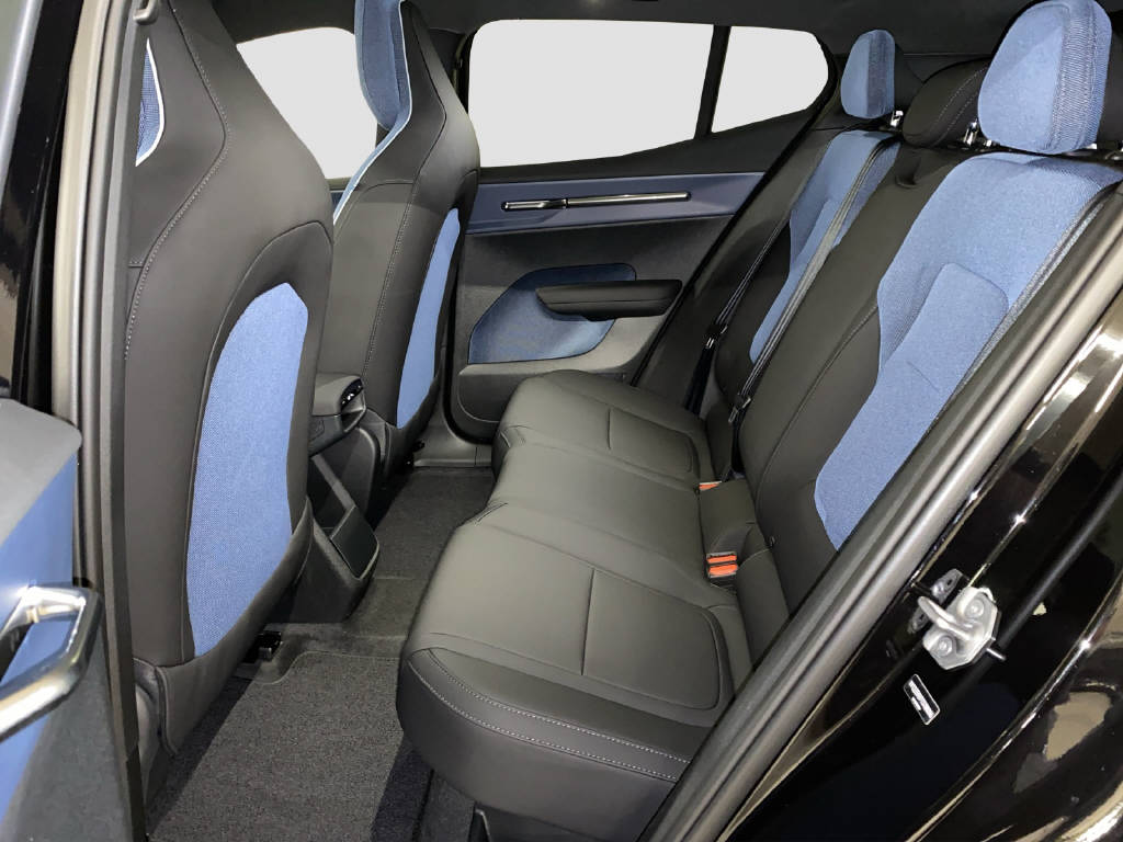 VOLVO EX 30 P8 Twin Ultra Black Edition AWD-image-14