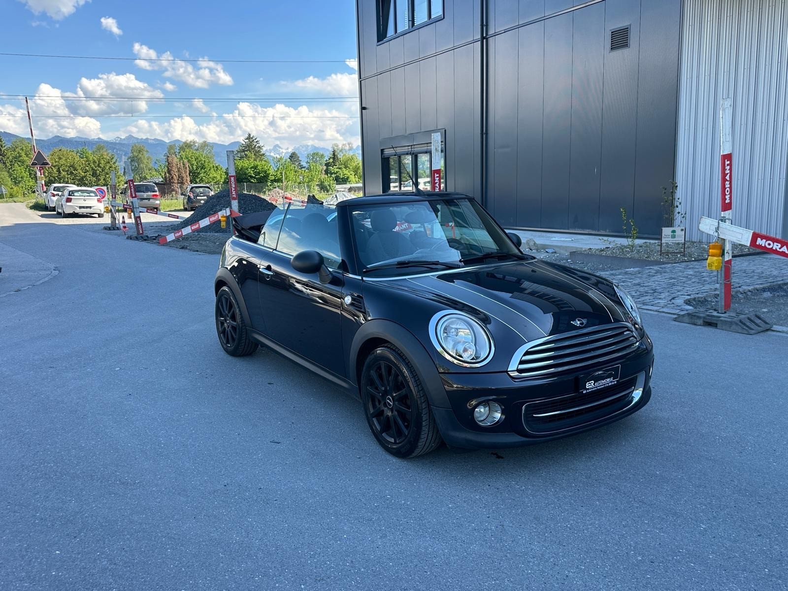 MINI One Cabriolet-image-1