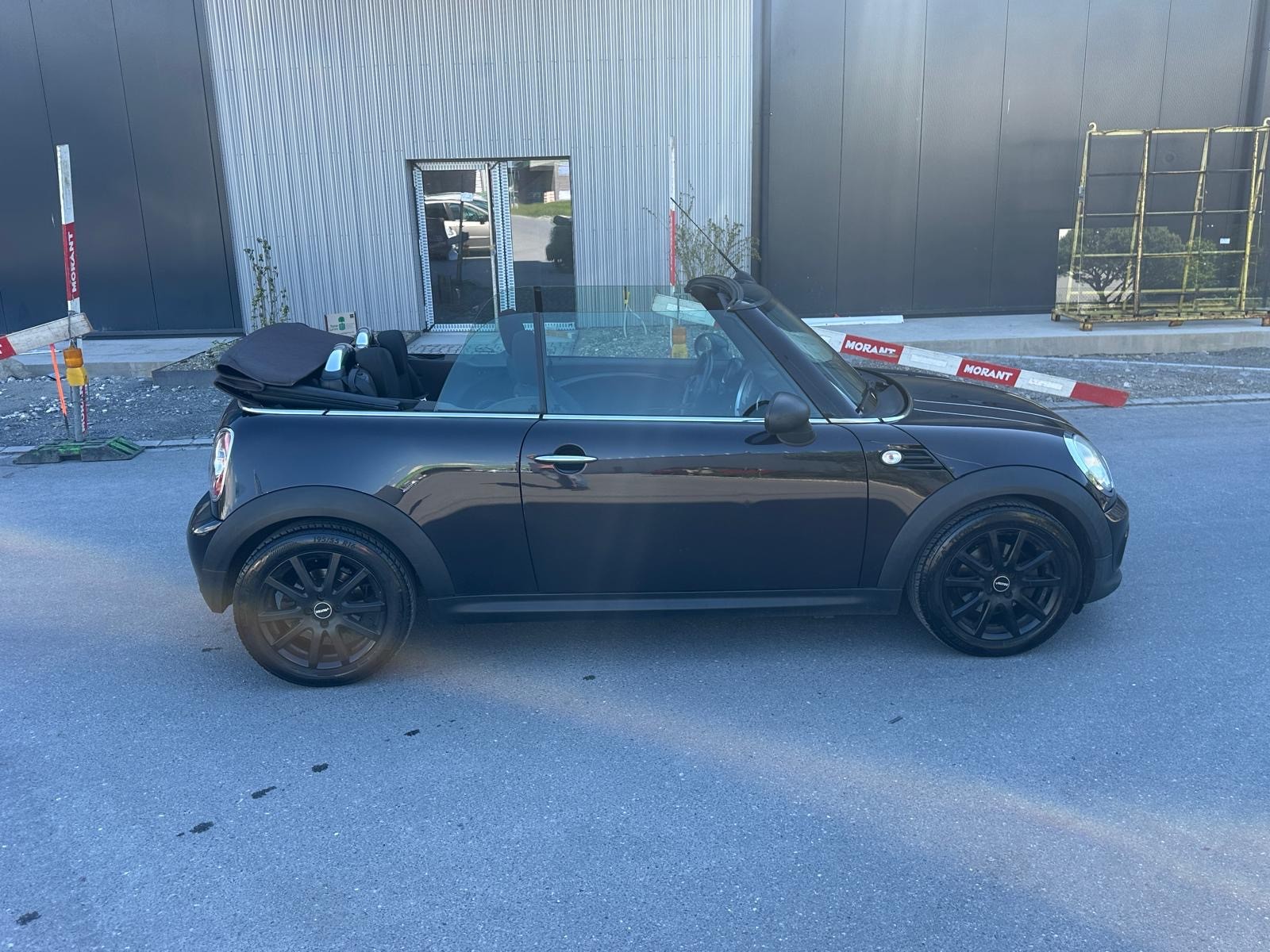 MINI One Cabriolet-image-6