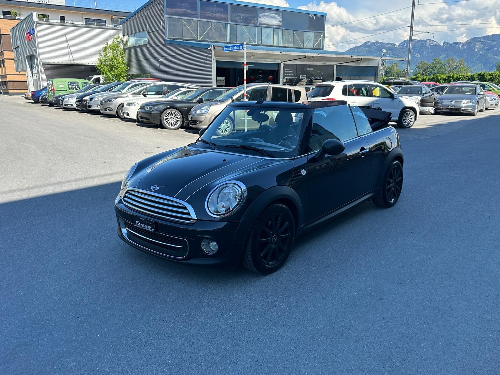 MINI One Cabriolet-image-0