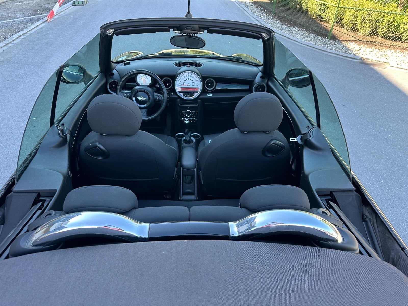 MINI One Cabriolet-image-8