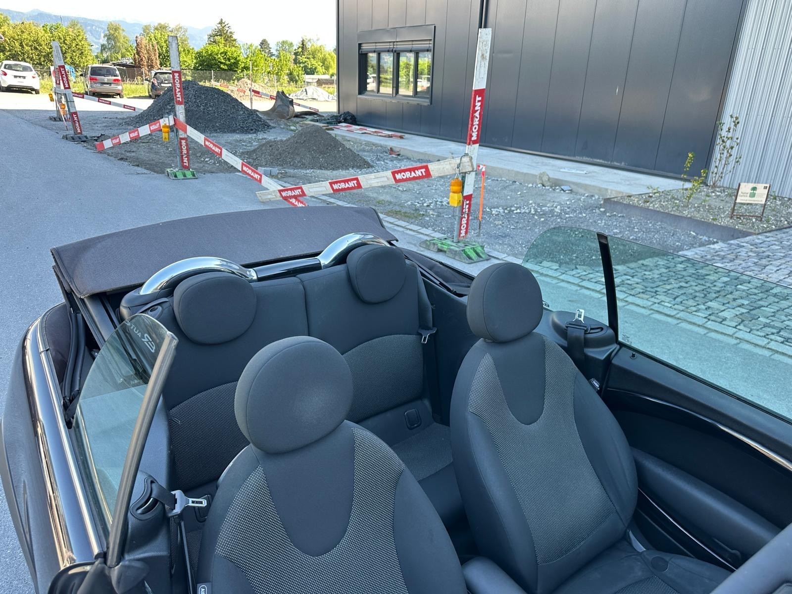 MINI One Cabriolet-image-12